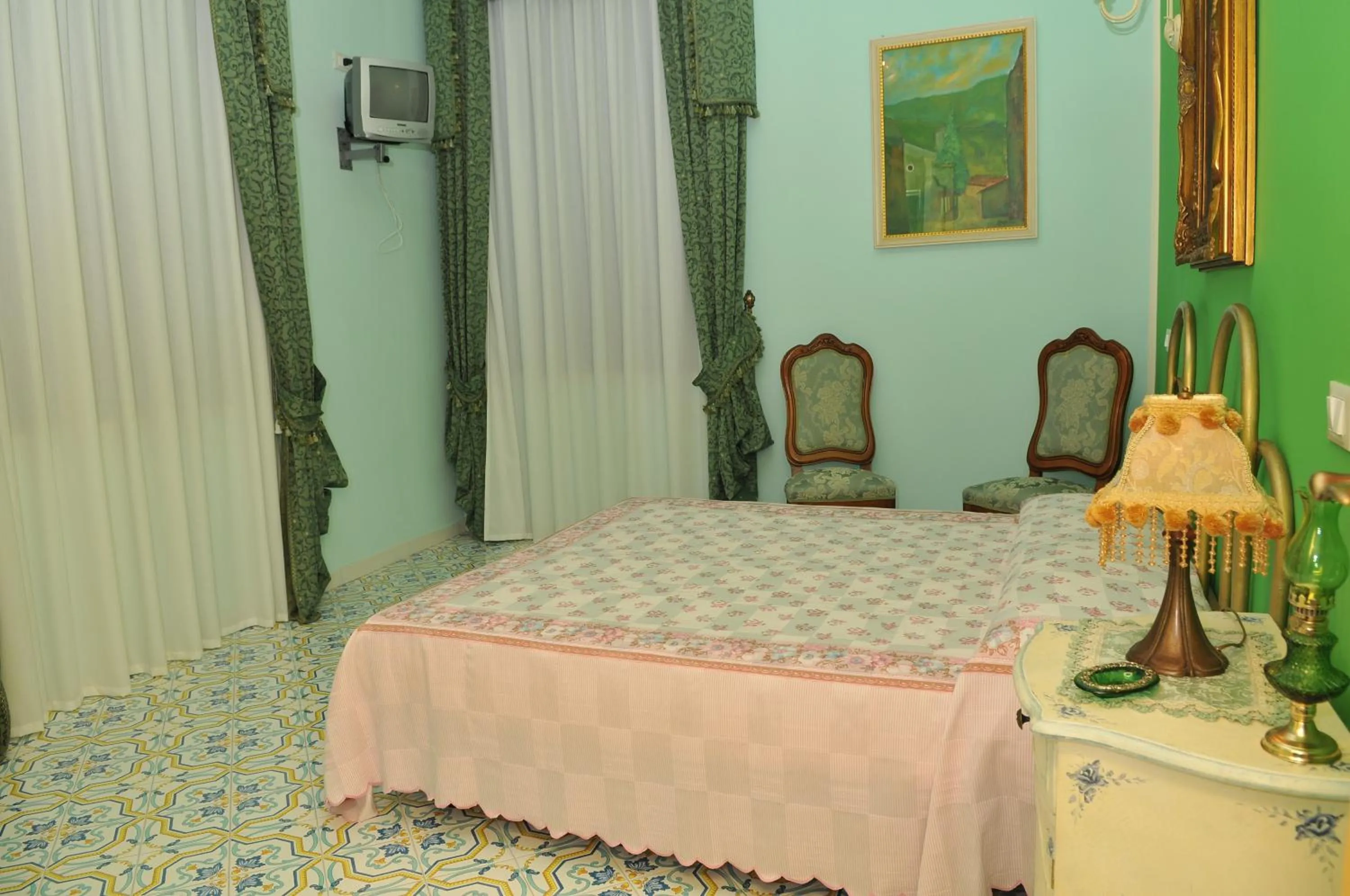 Bed in Albergo Roses