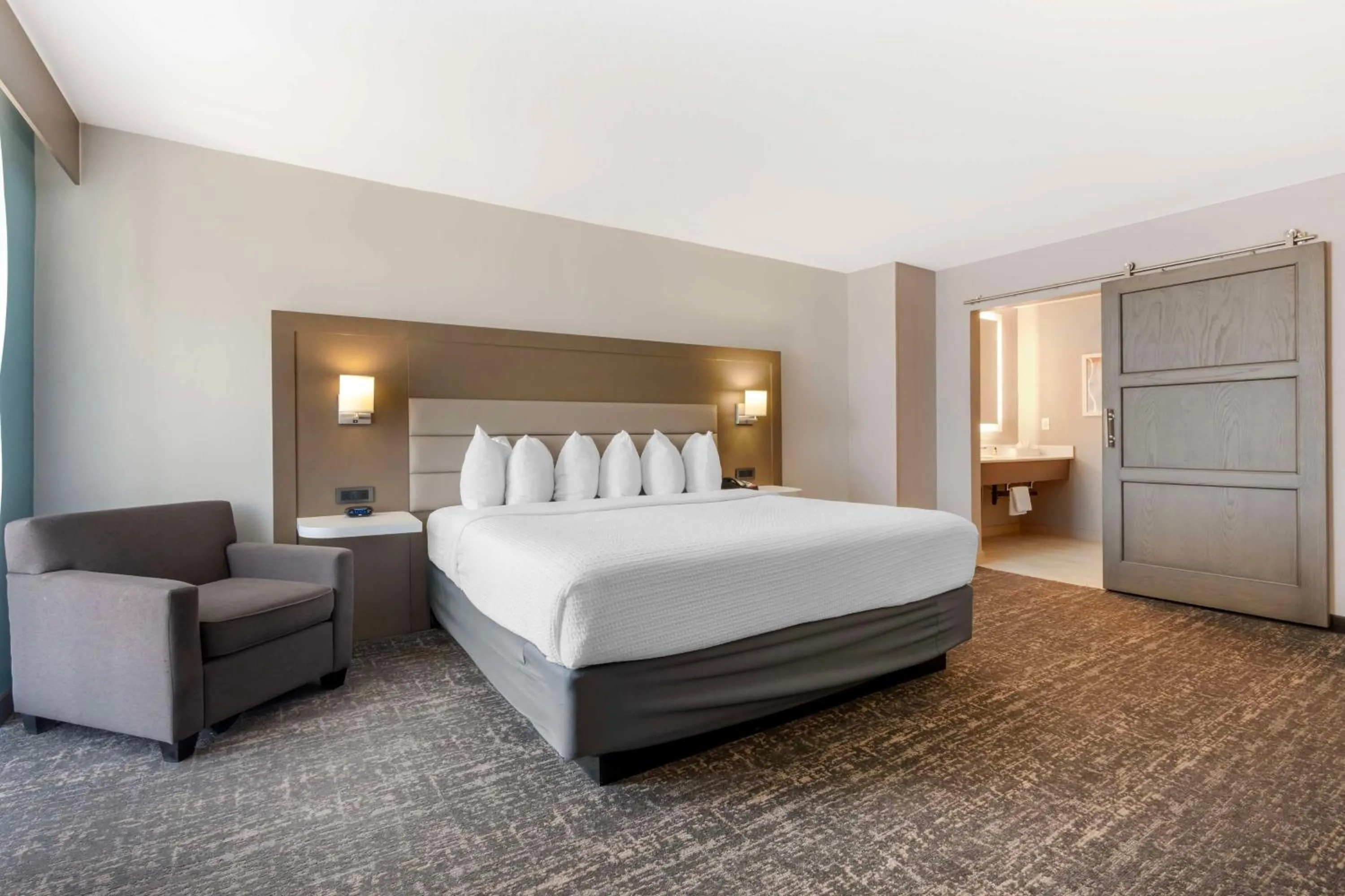 Bedroom, Bed in Best Western Plus Sparks-Reno Hotel