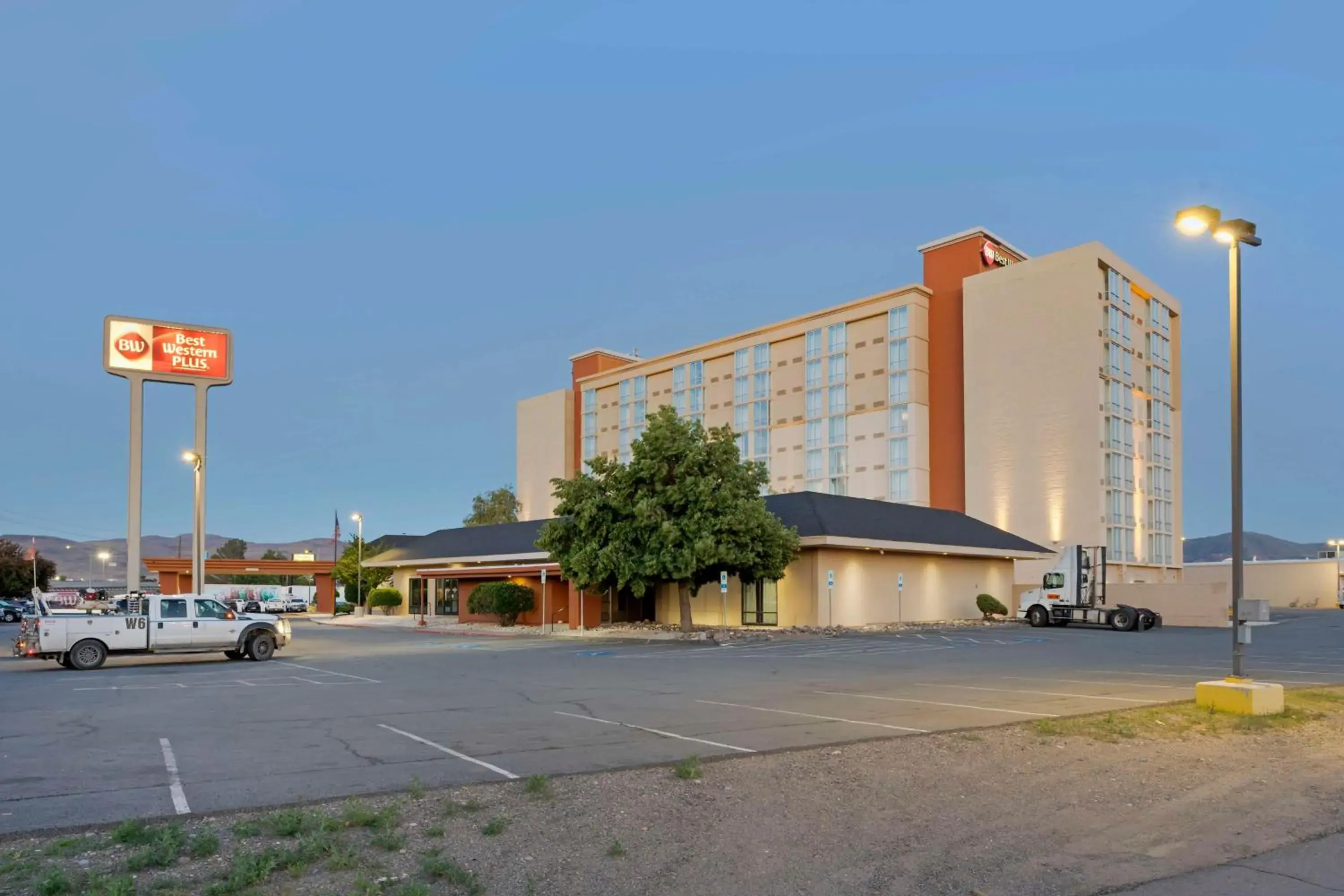 Property building in Best Western Plus Sparks-Reno Hotel Property building in Best Western Plus Sparks-Reno Hotel