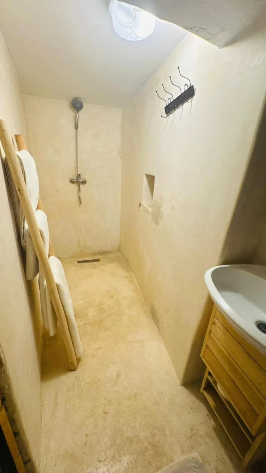 Shower in Riad Alamine