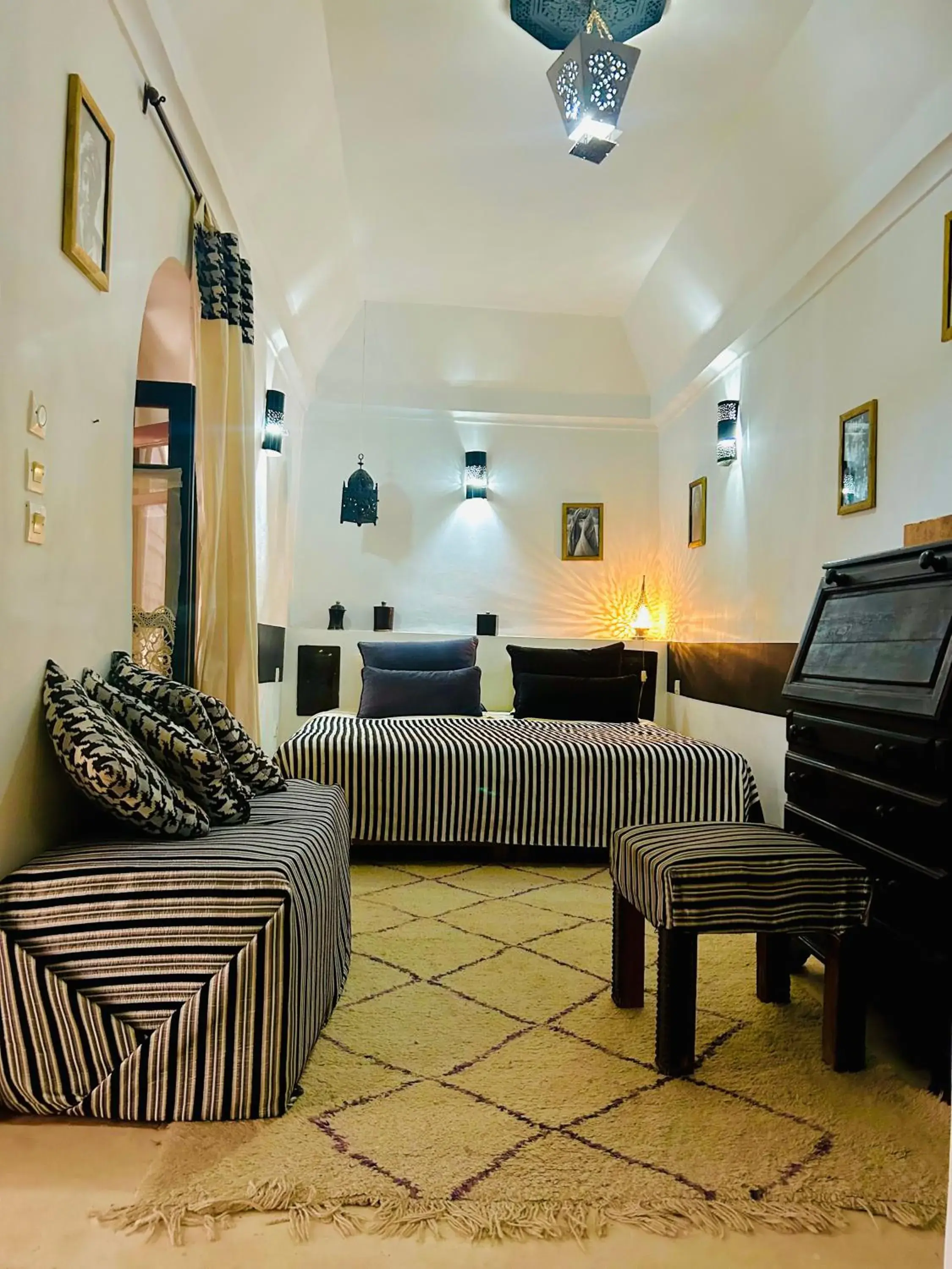 Photo of the whole room, Seating Area in Riad Alamine