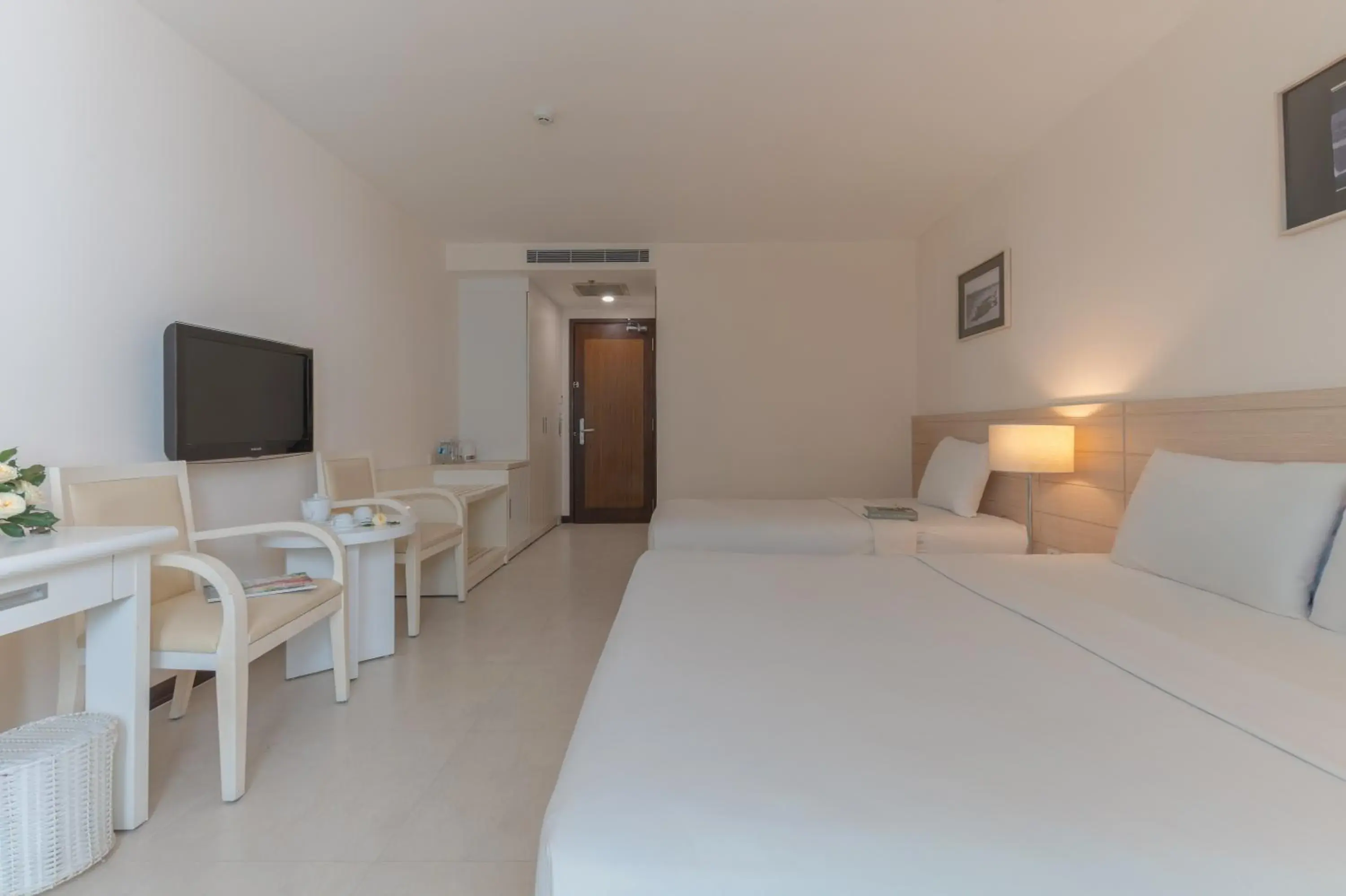 Photo of the whole room, Bed in Nhi Phi Hotel Photo of the whole room, Bed in Nhi Phi Hotel