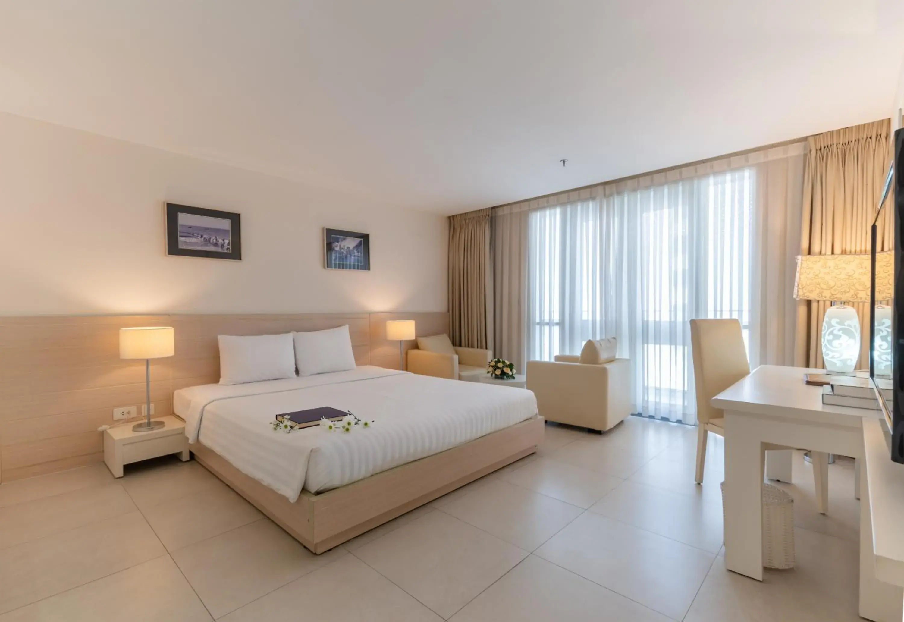 Photo of the whole room, Bed in Nhi Phi Hotel Photo of the whole room, Bed in Nhi Phi Hotel