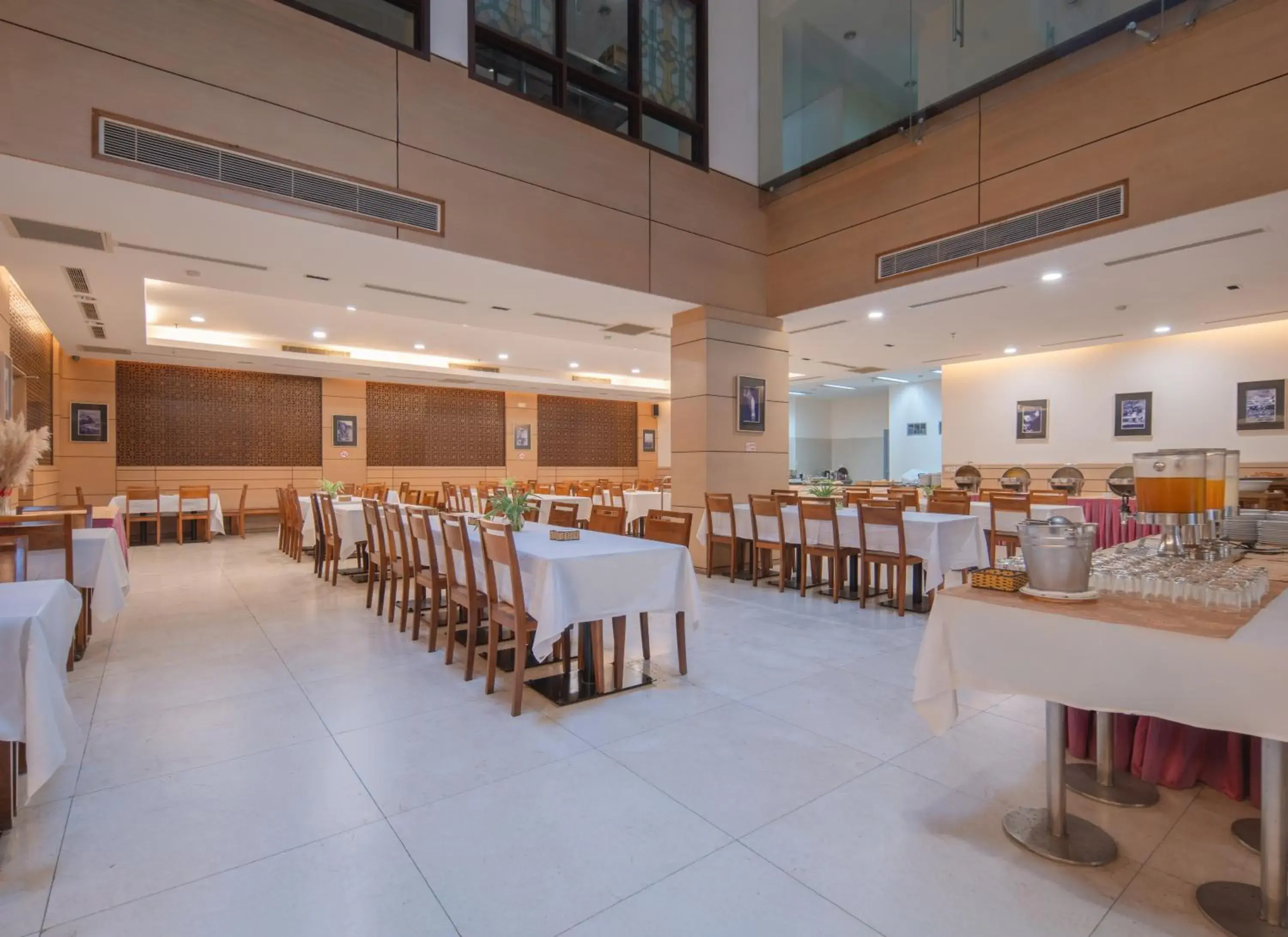 Restaurant/places to eat in Nhi Phi Hotel Restaurant/places to eat in Nhi Phi Hotel