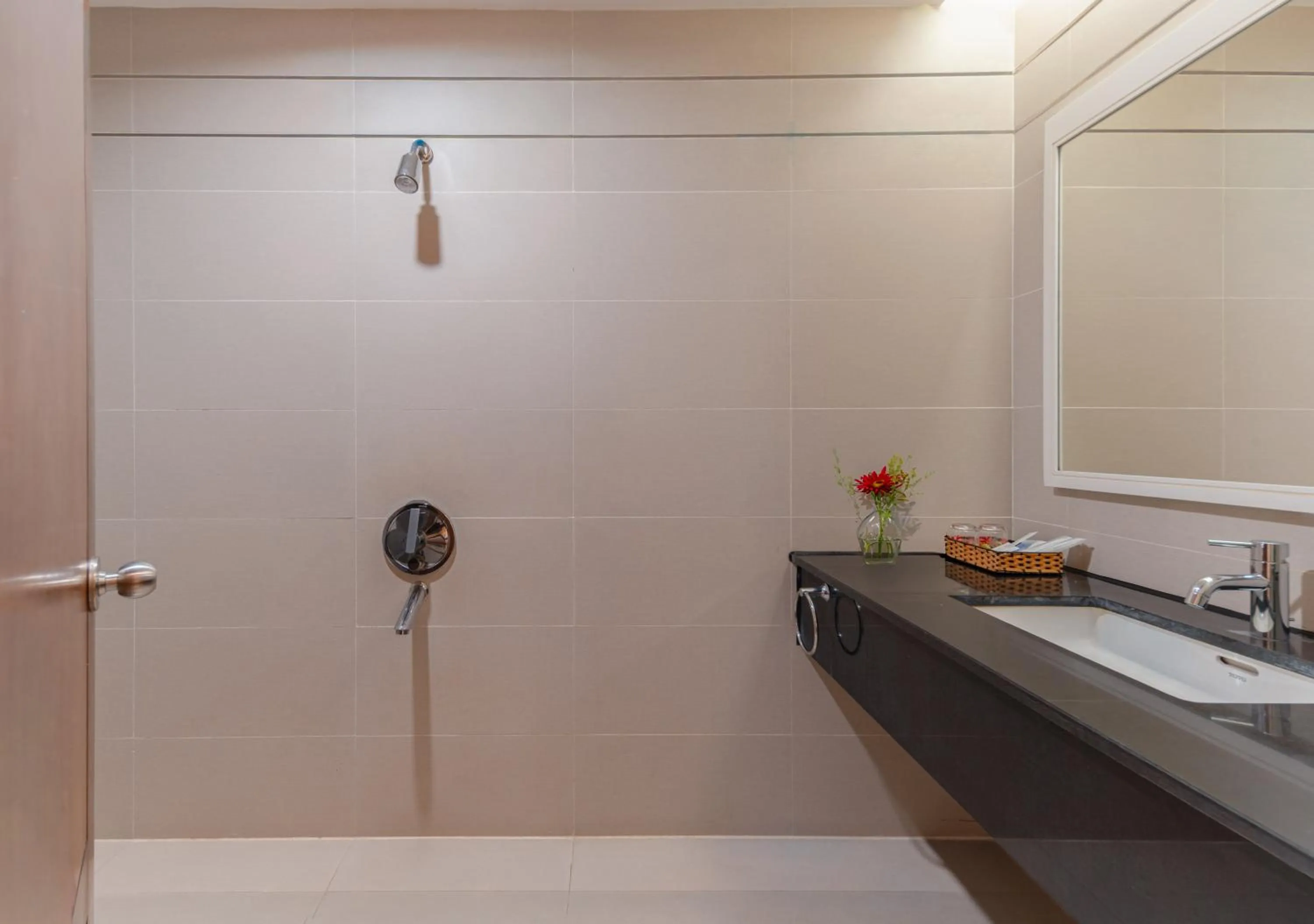 Shower in Nhi Phi Hotel