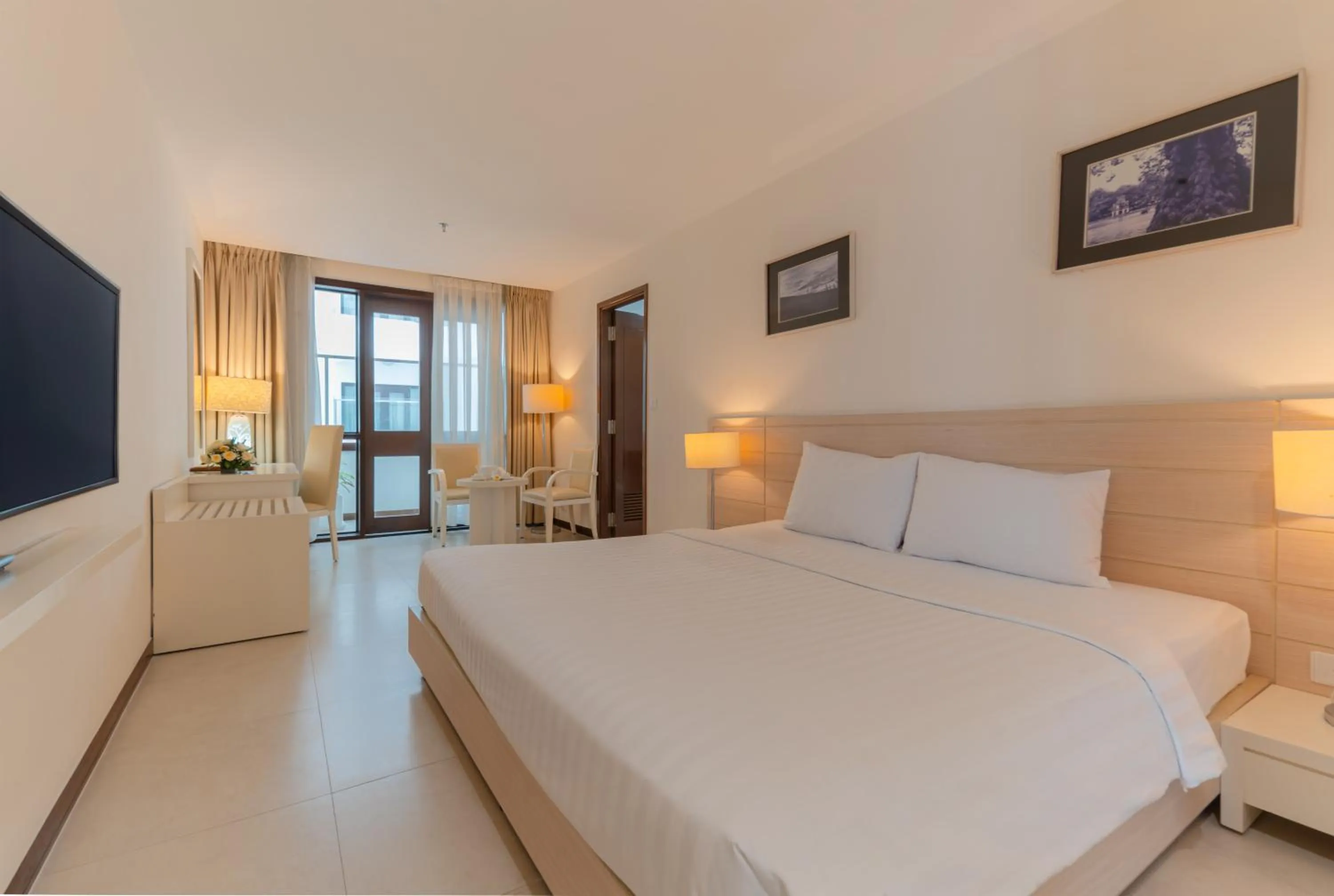 Photo of the whole room, Bed in Nhi Phi Hotel