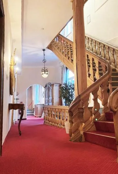 Hotel zum Goldenen Löwen - Restaurant - Panoramabar - Terrassen - Events - Rheinblick - Geschichte seit 1728
