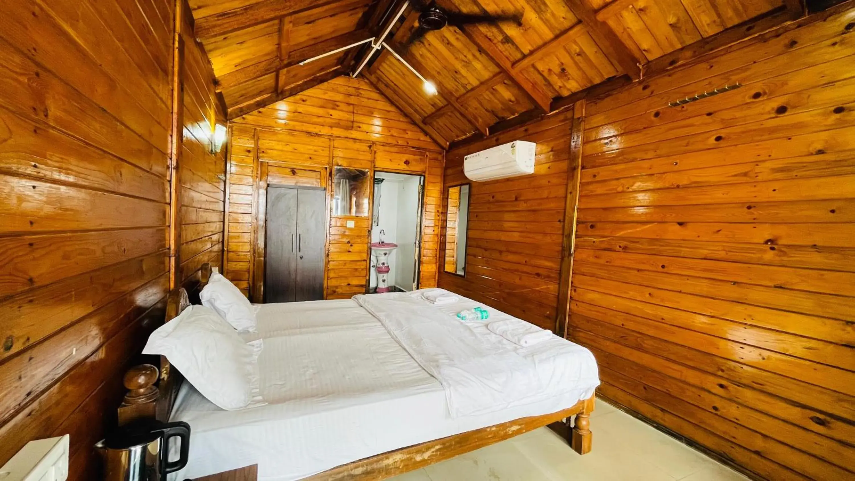 Bed in Palolem Luxuries Beach Cottages Bed in Palolem Luxuries Beach Cottages