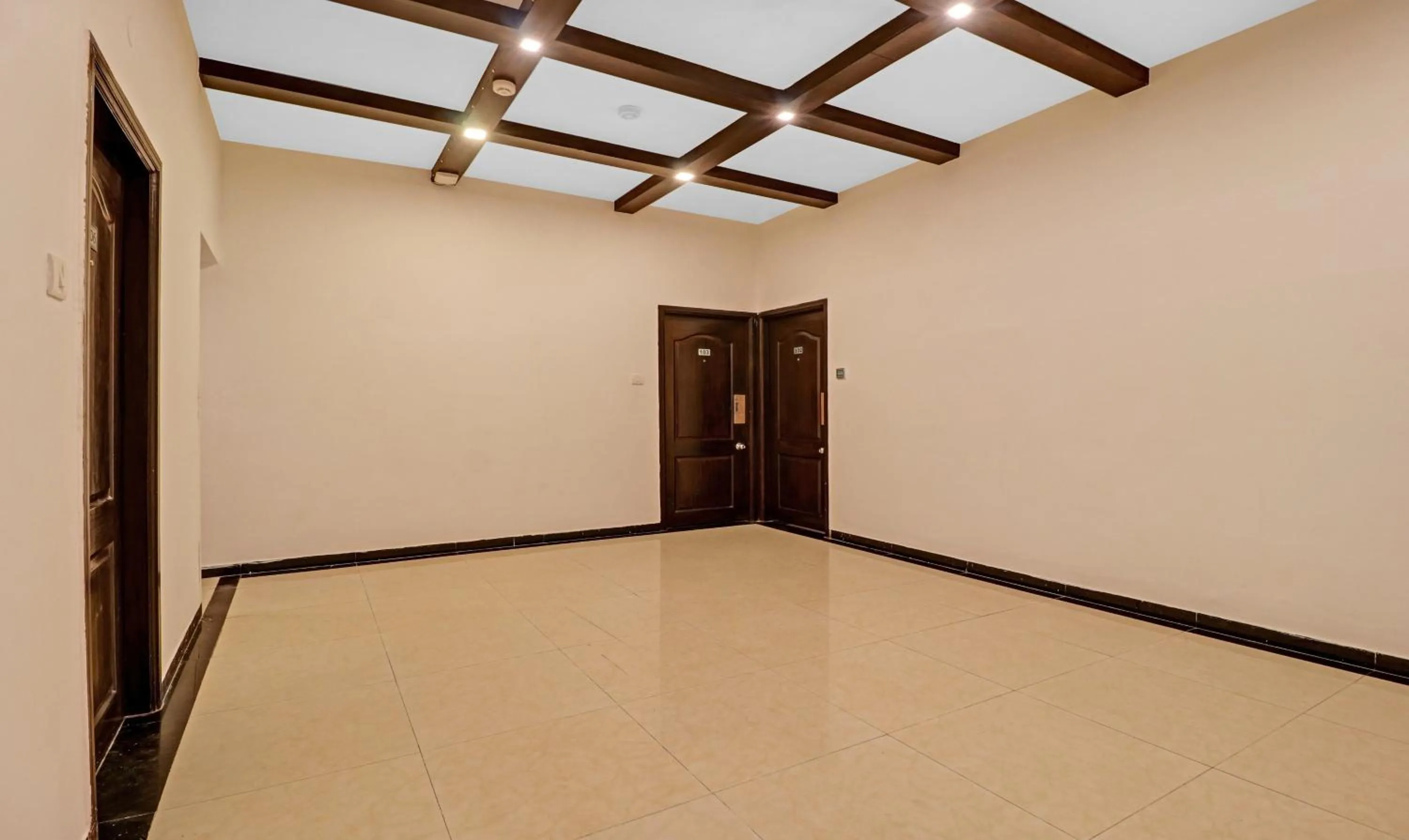 Lobby or reception in Treebo White Inn Koramangala