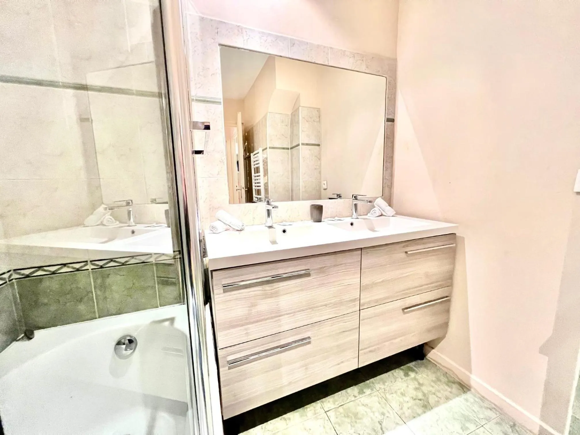 Bathroom in ApartHotel Riviera - Nice Côte d'Azur - Grimaldi AC - Promenade des Anglais