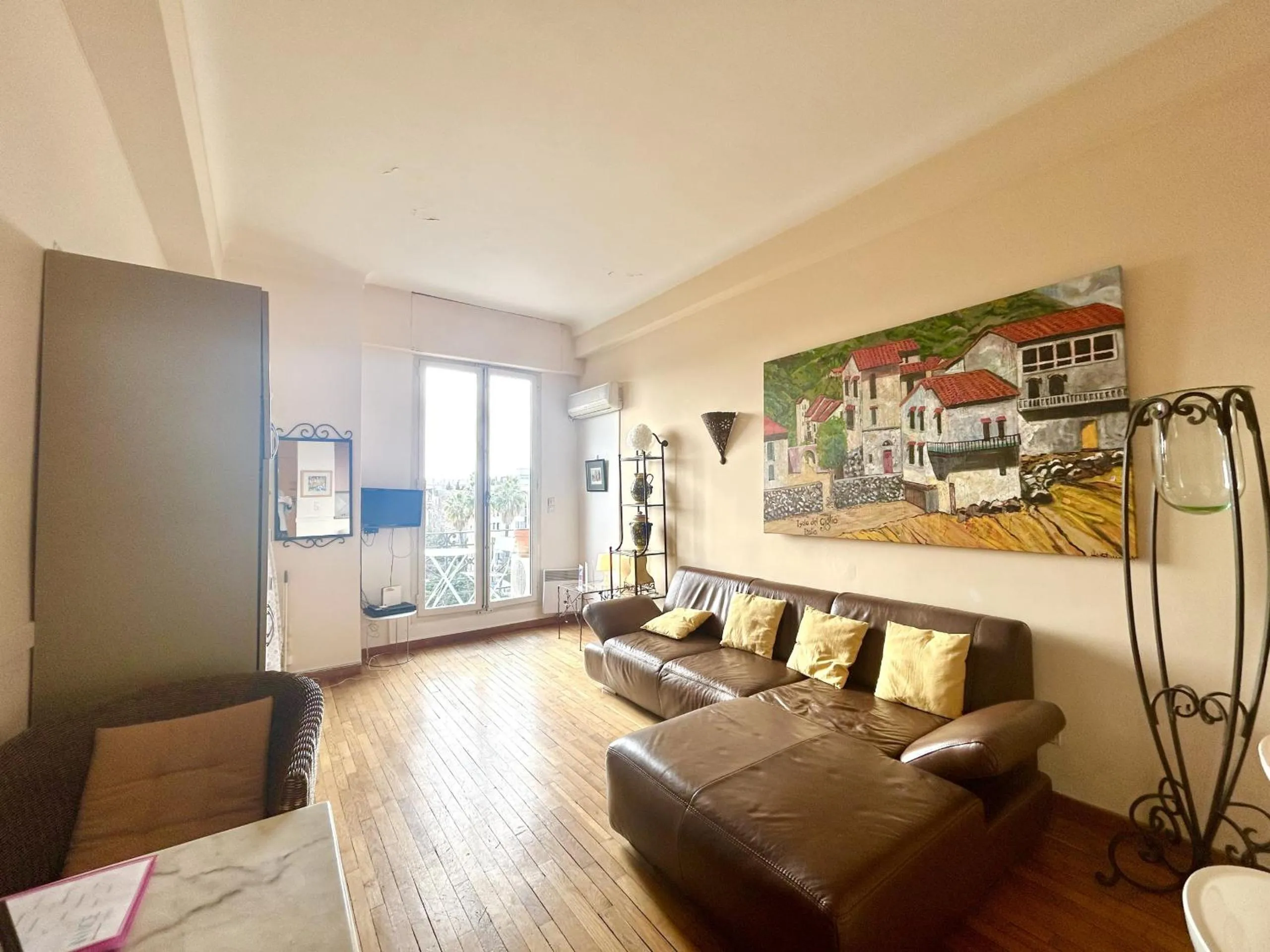 Dining area in ApartHotel Riviera - Nice Côte d'Azur - Grimaldi AC - Promenade des Anglais