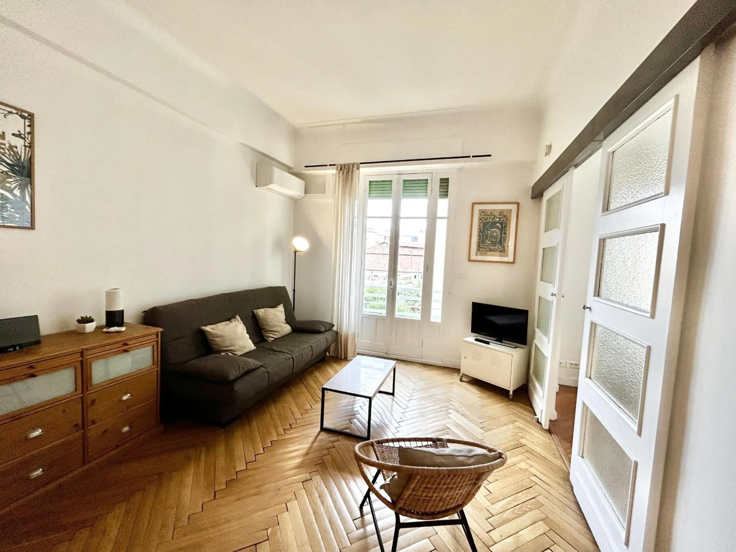 Communal lounge/ TV room in ApartHotel Riviera - Nice Côte d'Azur - Grimaldi AC - Promenade des Anglais