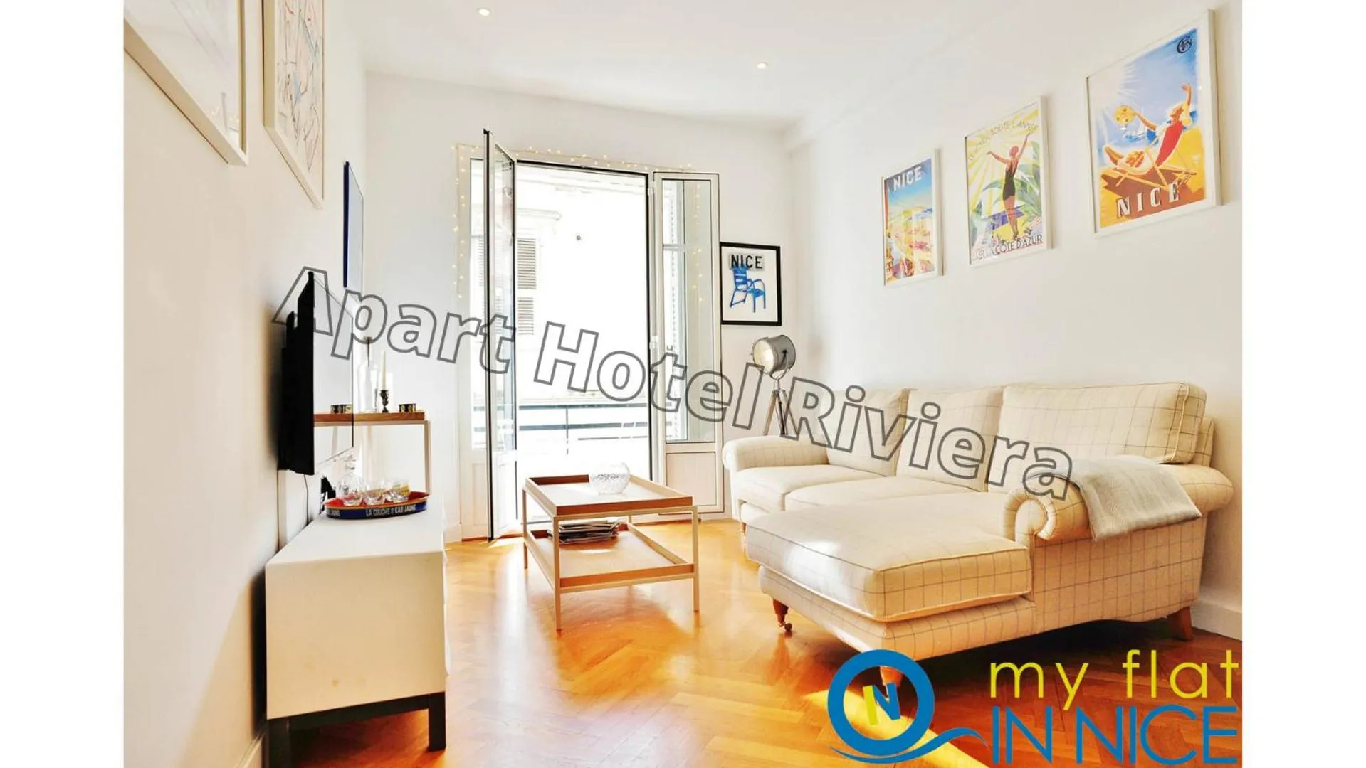 Communal lounge/ TV room in ApartHotel Riviera - Nice Côte d'Azur - Grimaldi AC - Promenade des Anglais