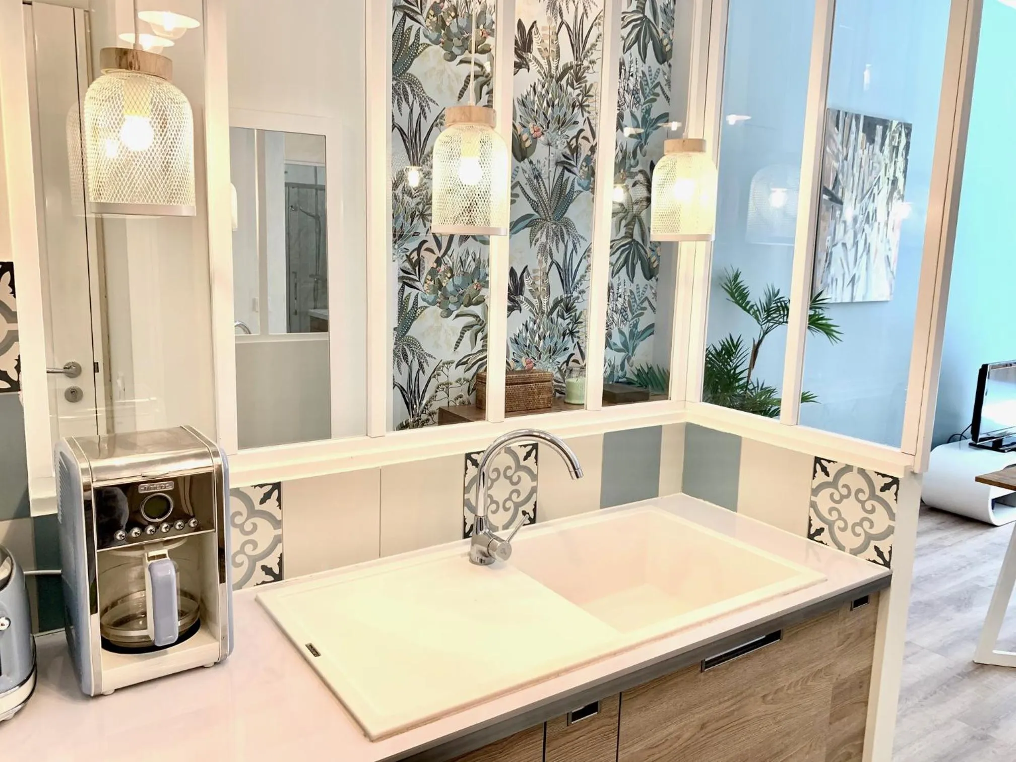 Kitchen or kitchenette in ApartHotel Riviera - Nice Côte d'Azur - Grimaldi AC - Promenade des Anglais