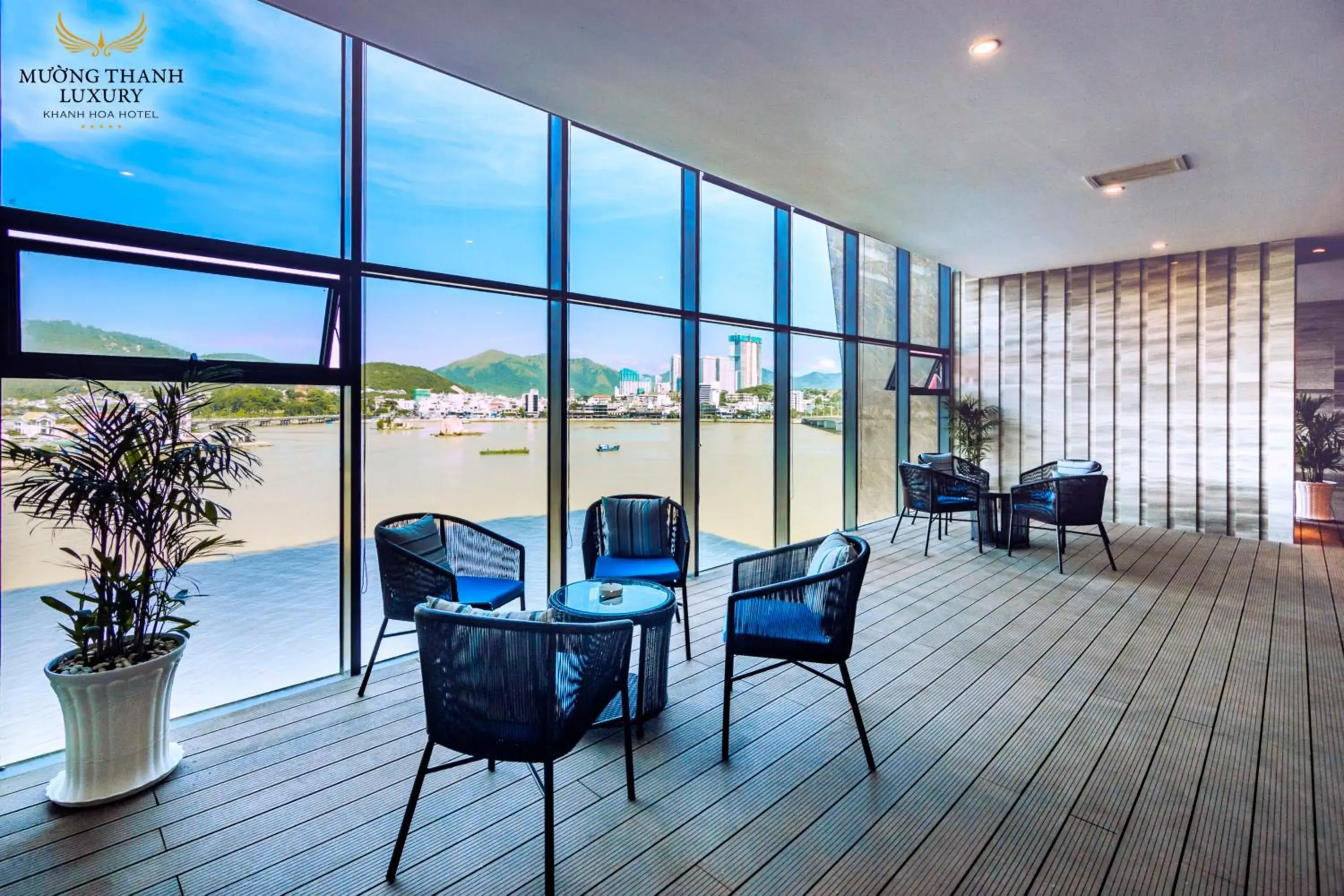 Swimming pool in Muong Thanh Luxury Khanh Hoa Swimming pool in Muong Thanh Luxury Khanh Hoa