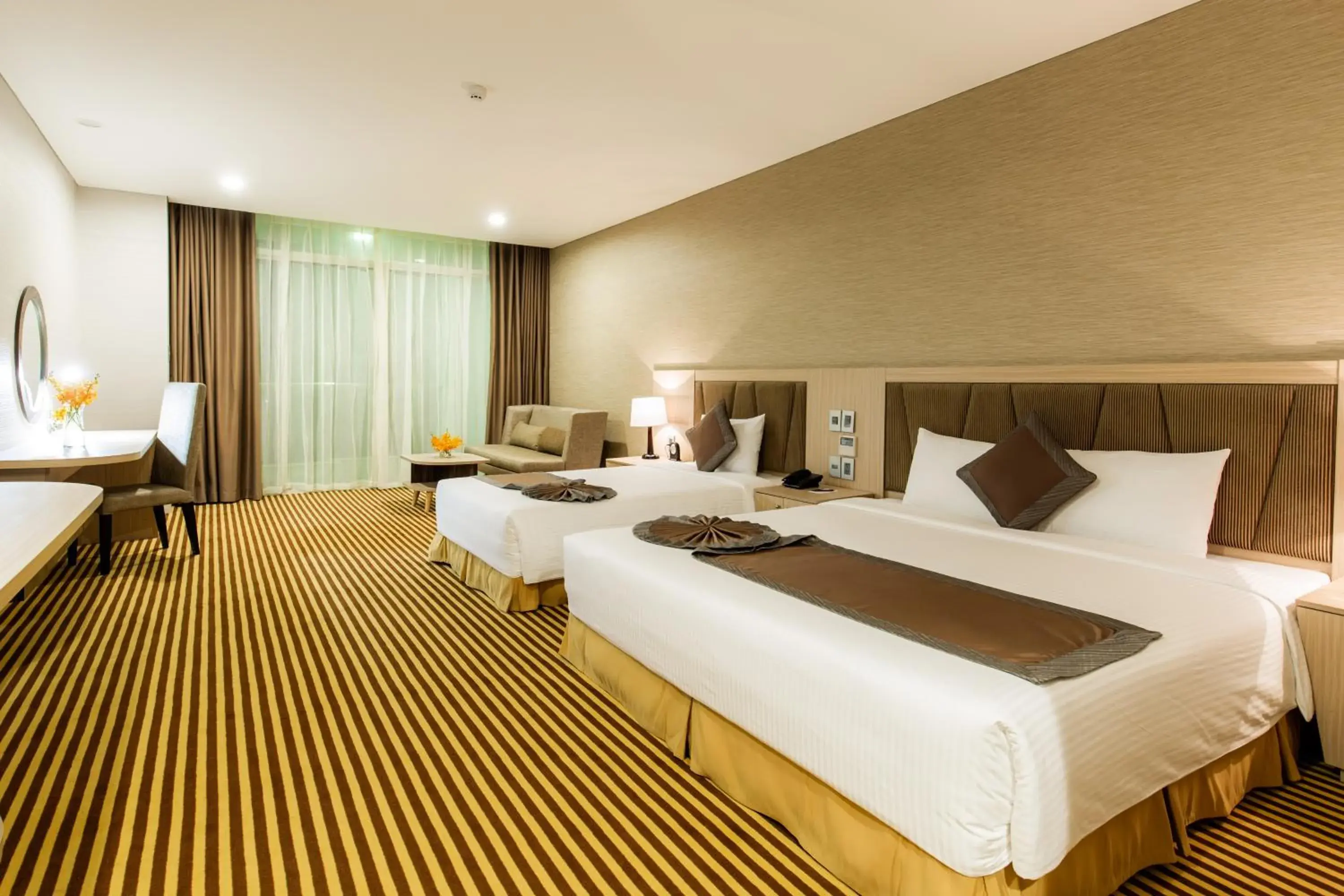 Deluxe Triple Room with Sea View in Muong Thanh Luxury Khanh Hoa Deluxe Triple Room with Sea View in Muong Thanh Luxury Khanh Hoa