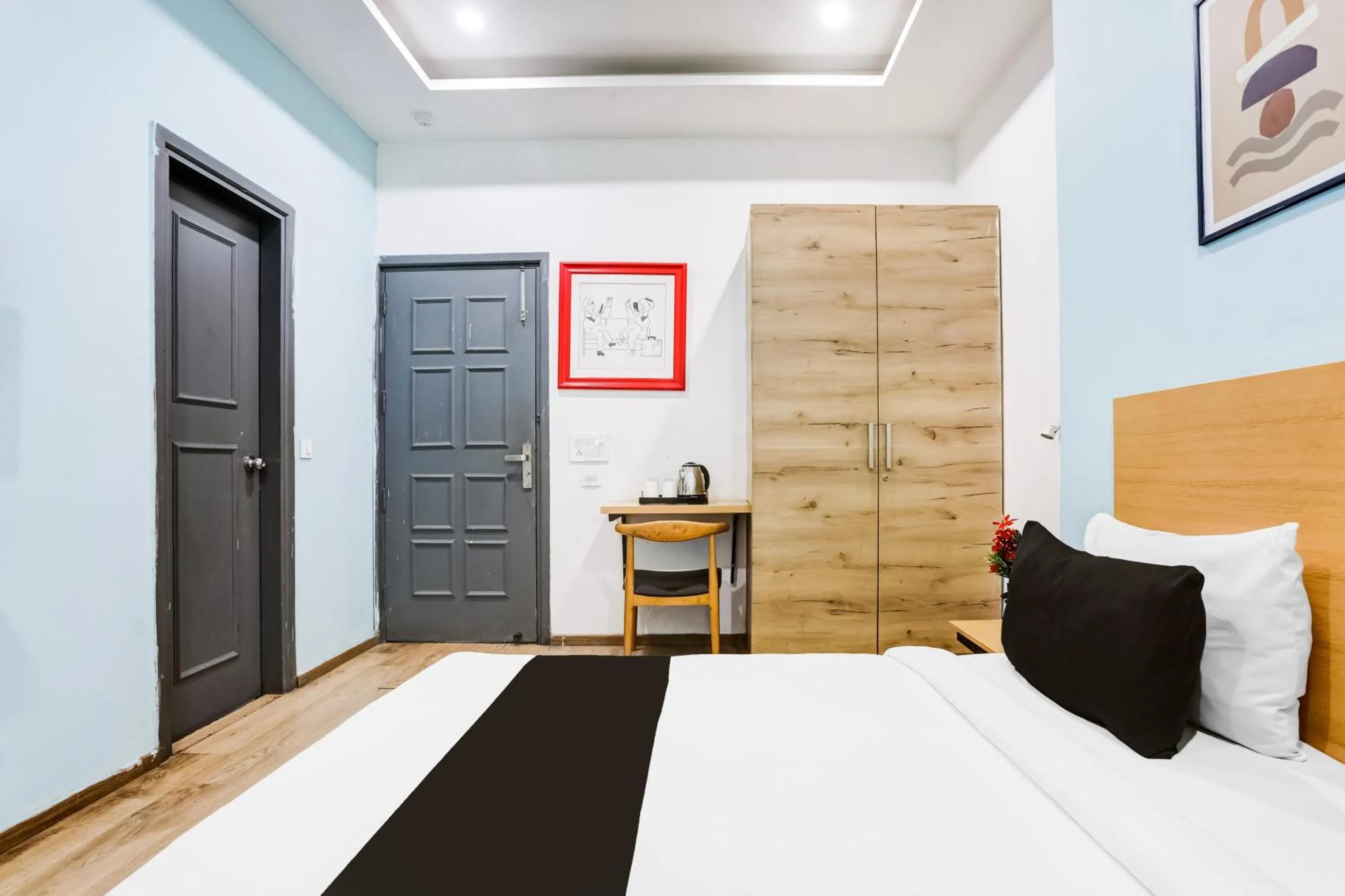 Bedroom, Bed in Super Townhouse Rohini Sector 23