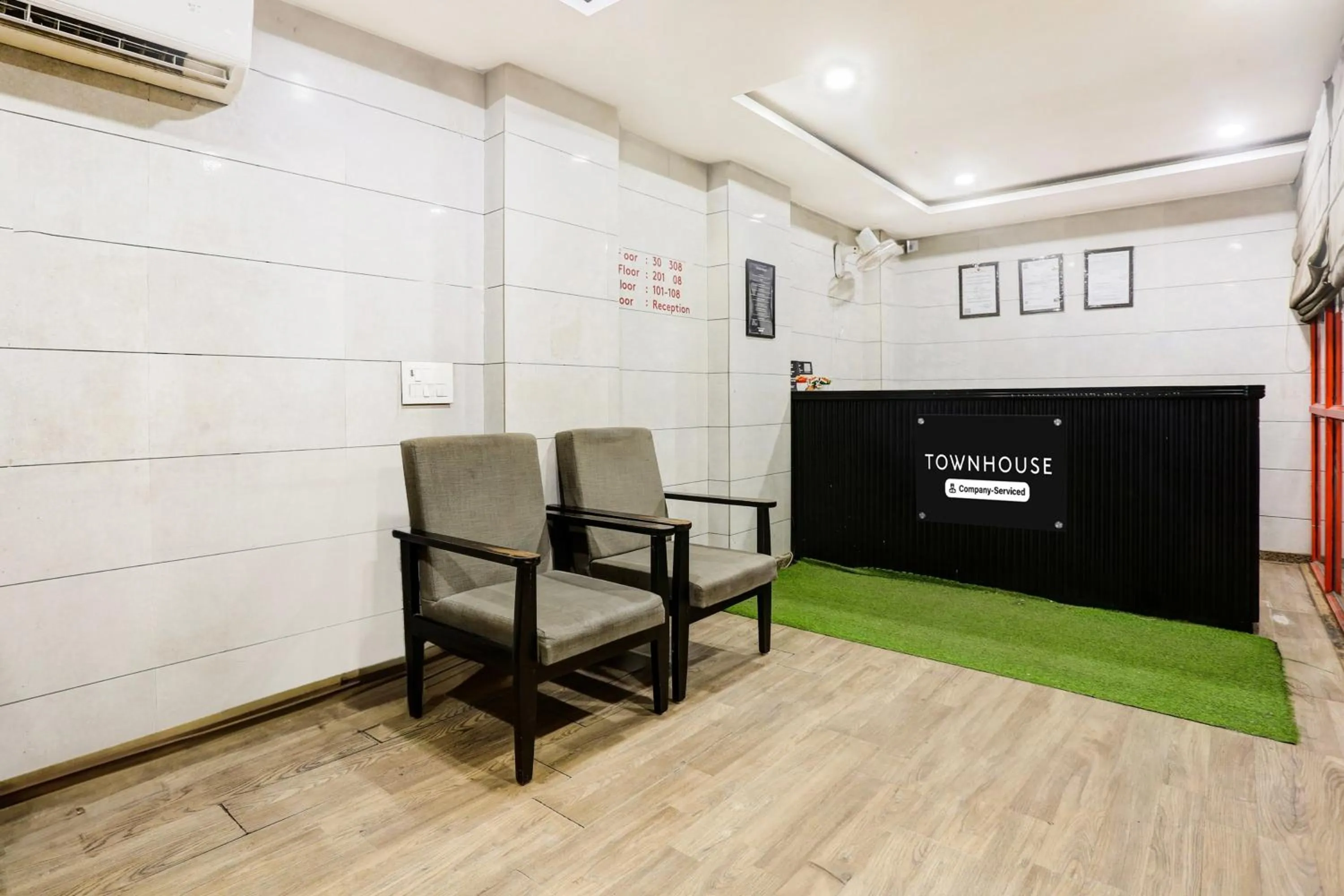 Lobby or reception in Super Townhouse Rohini Sector 23