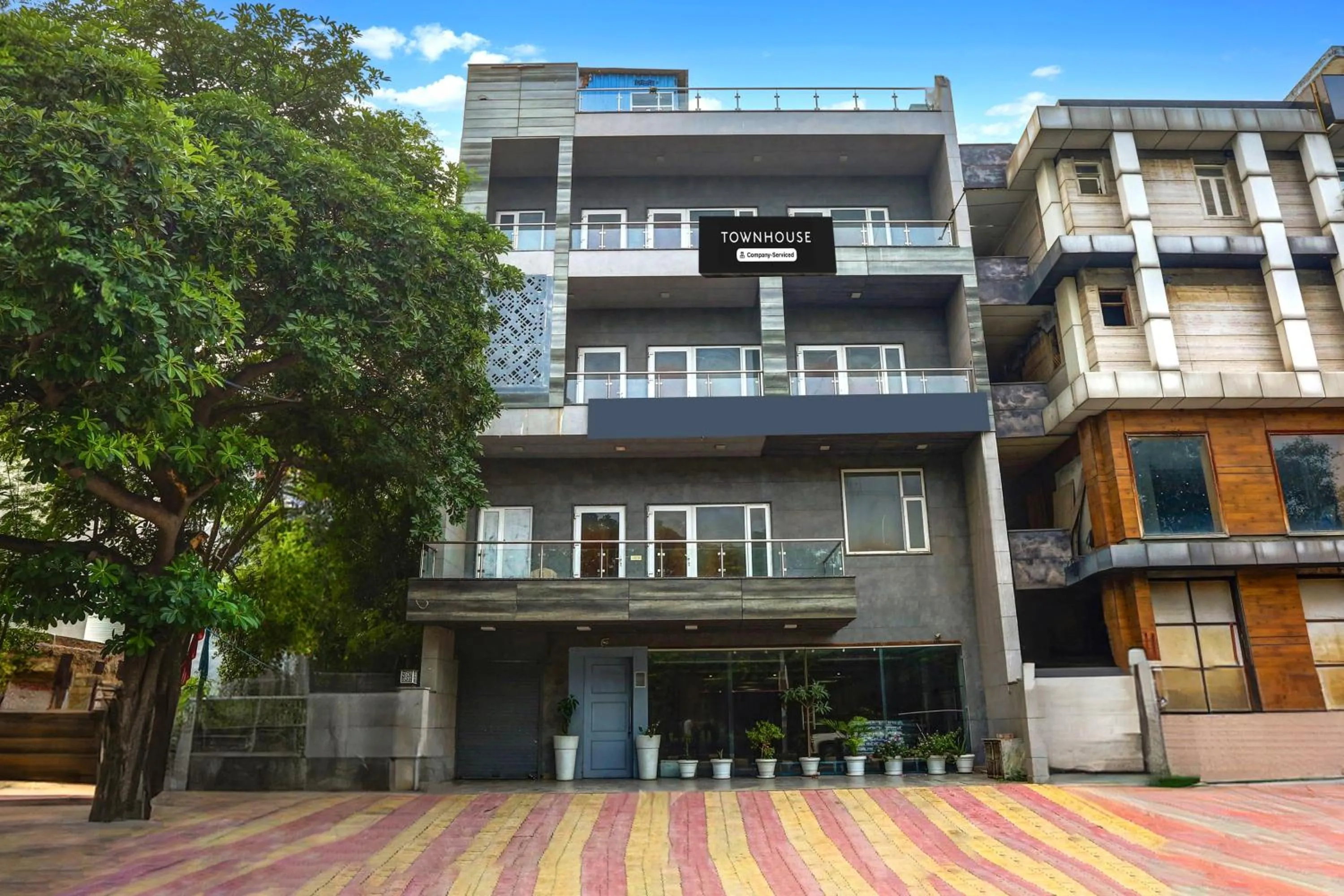 Facade/entrance in Super Townhouse Rohini Sector 23