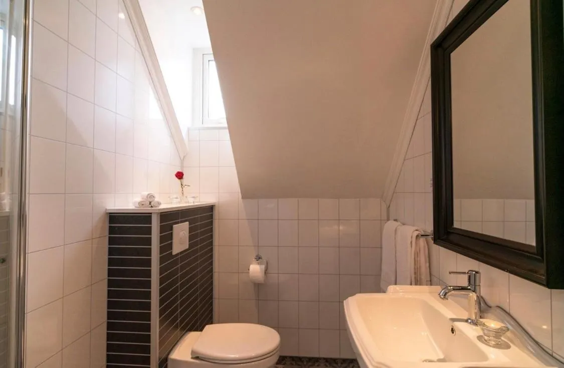 Bathroom in Grand Hotel Flekkefjord