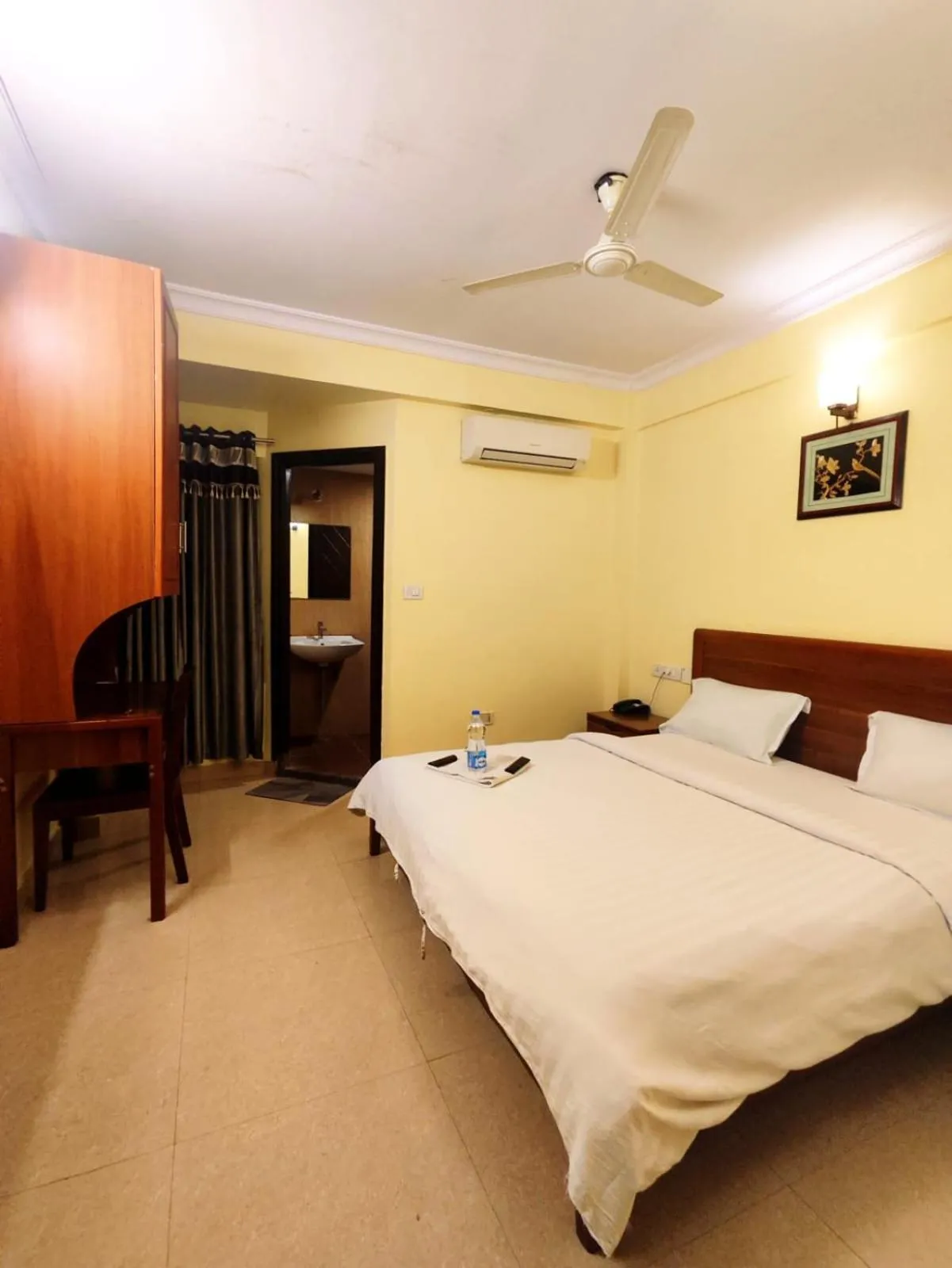 The Lounge Business Hotel