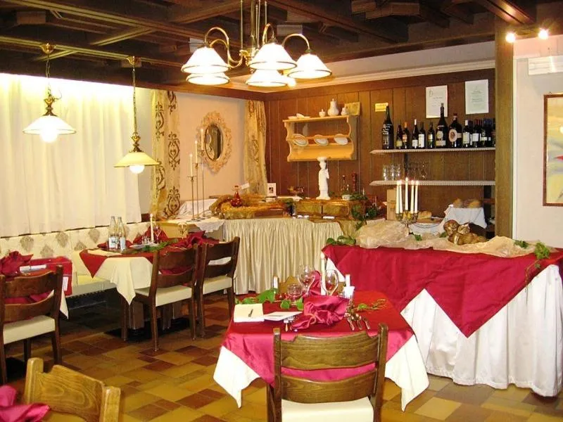 Dining area in Bergchalet Hotel Reinerhof