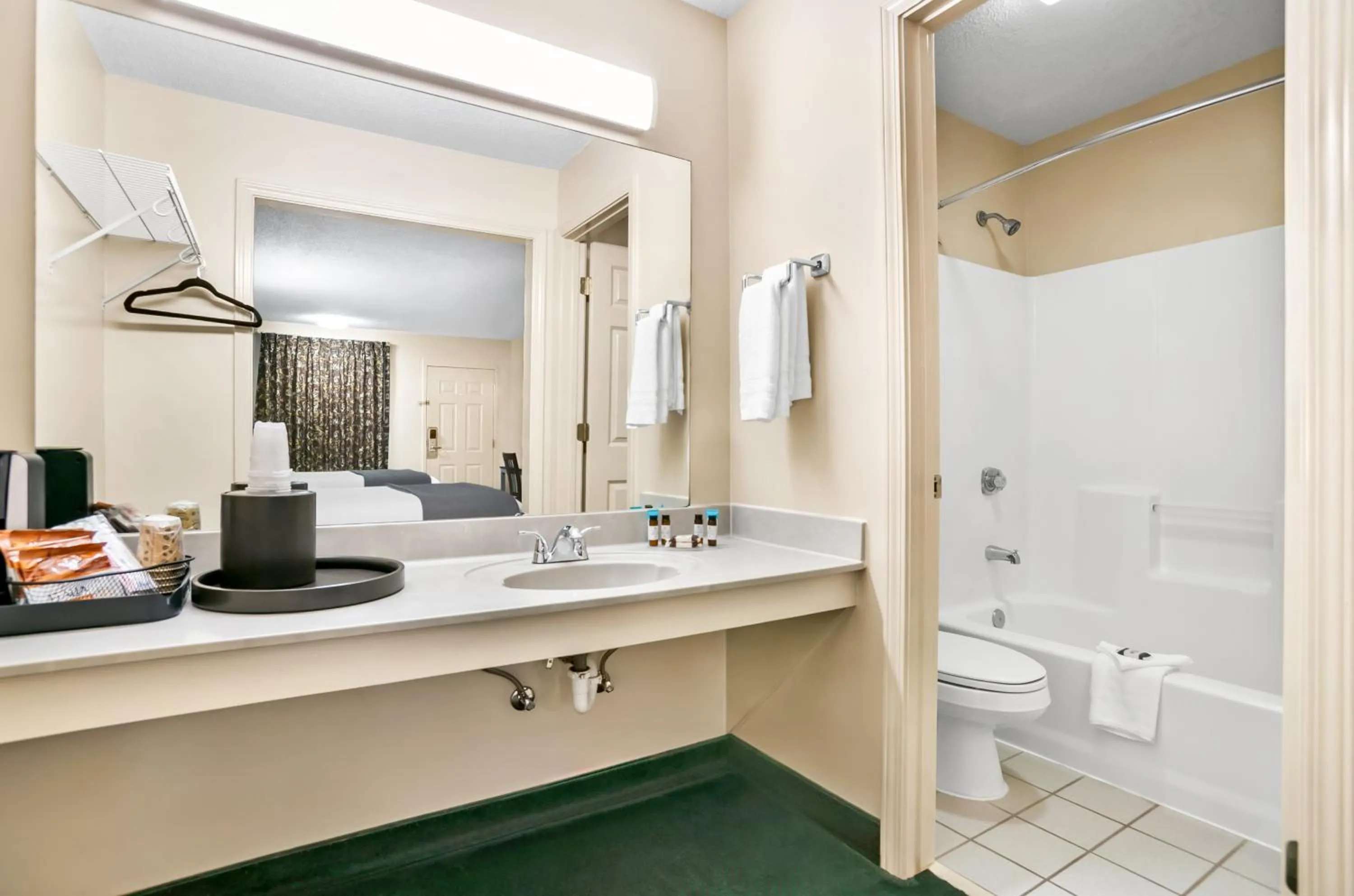 Shower in Americas Best Value Inn - Rome