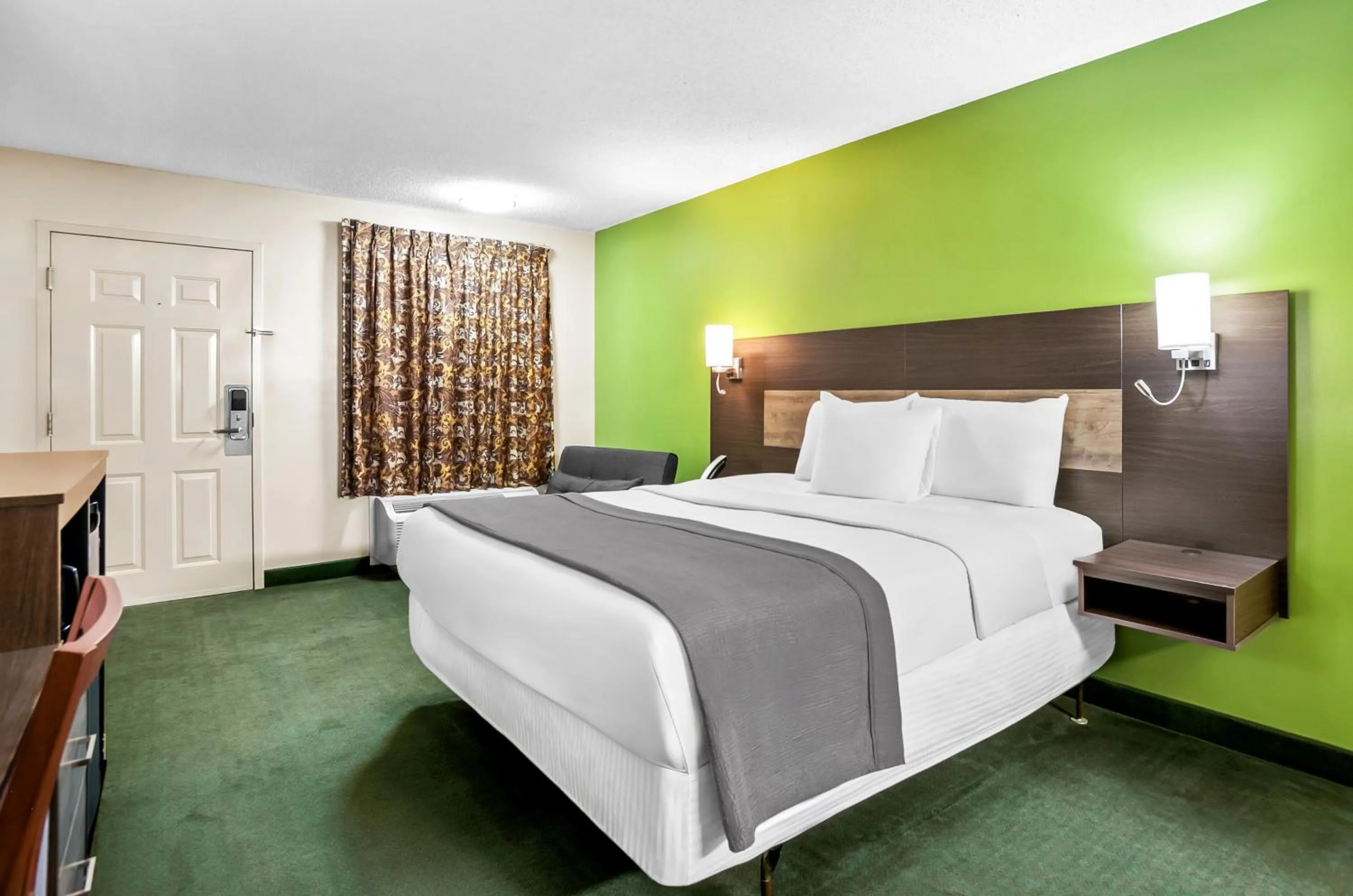 Bed in Americas Best Value Inn - Rome