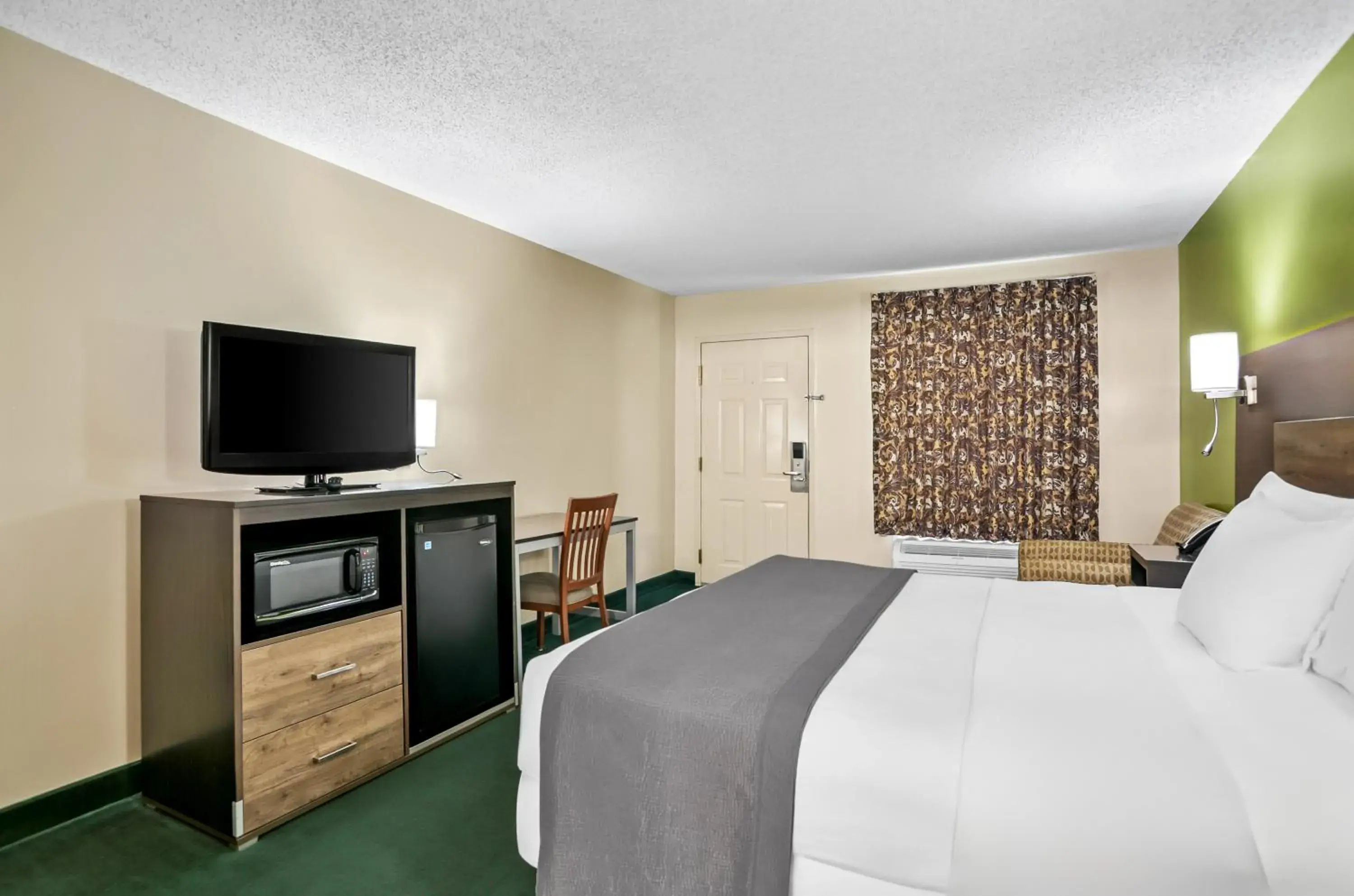 Bed in Americas Best Value Inn - Rome Bed in Americas Best Value Inn - Rome