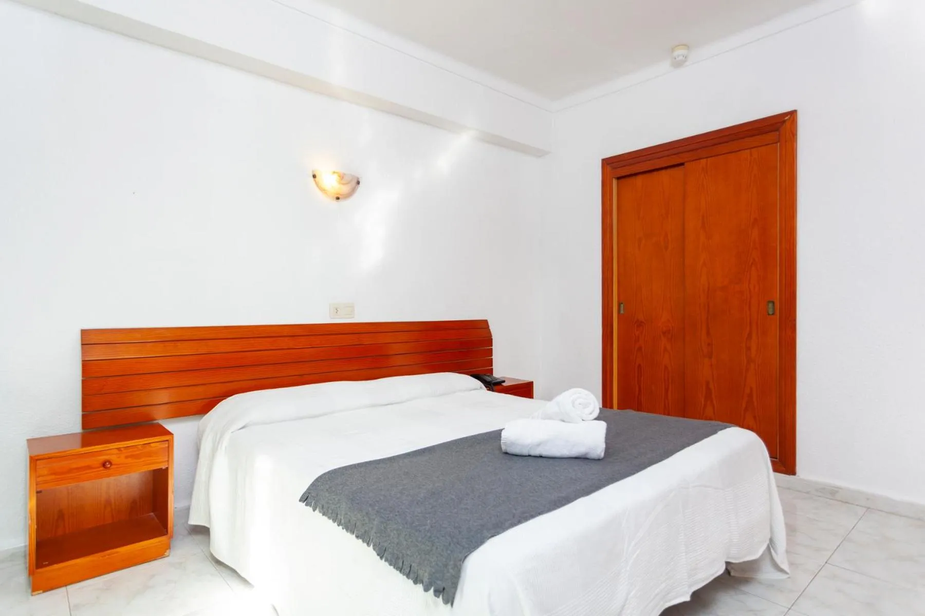 Bedroom, Bed in Africamar