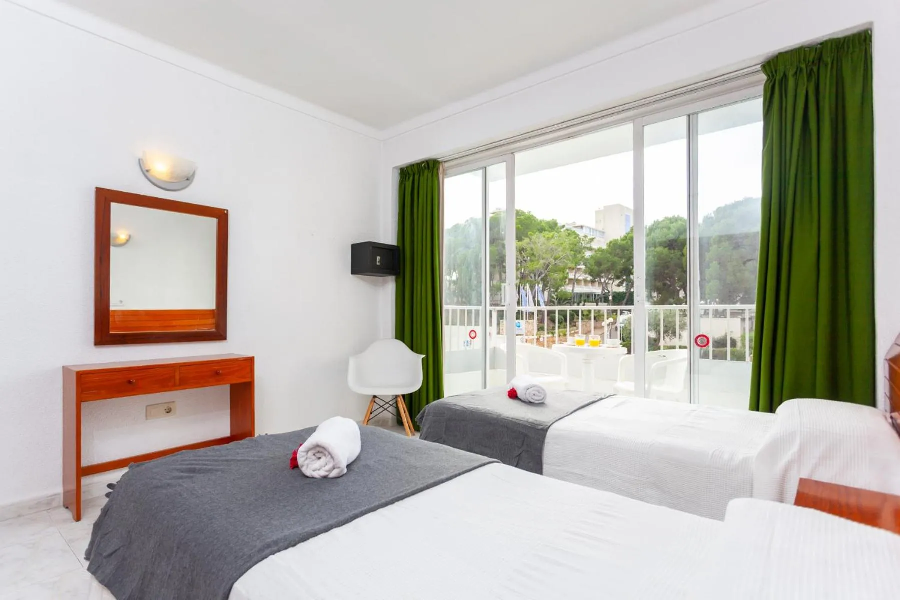 Bedroom, Bed in Africamar