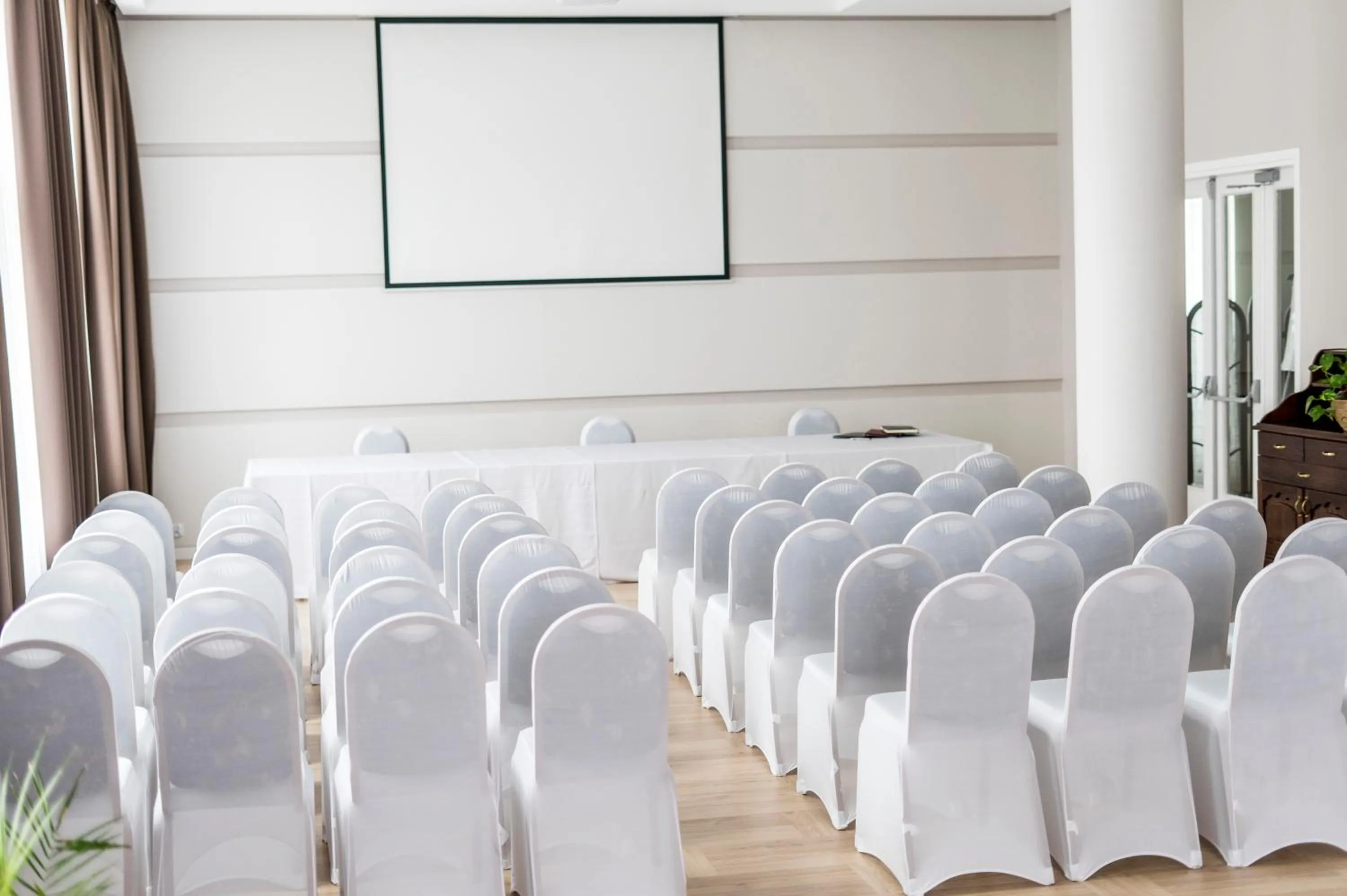 Property building in Hotel Hutnik