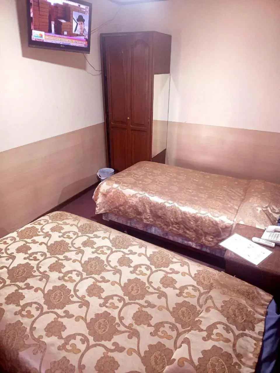 Twin Room in Hostal Recoleta Sur Twin Room in Hostal Recoleta Sur