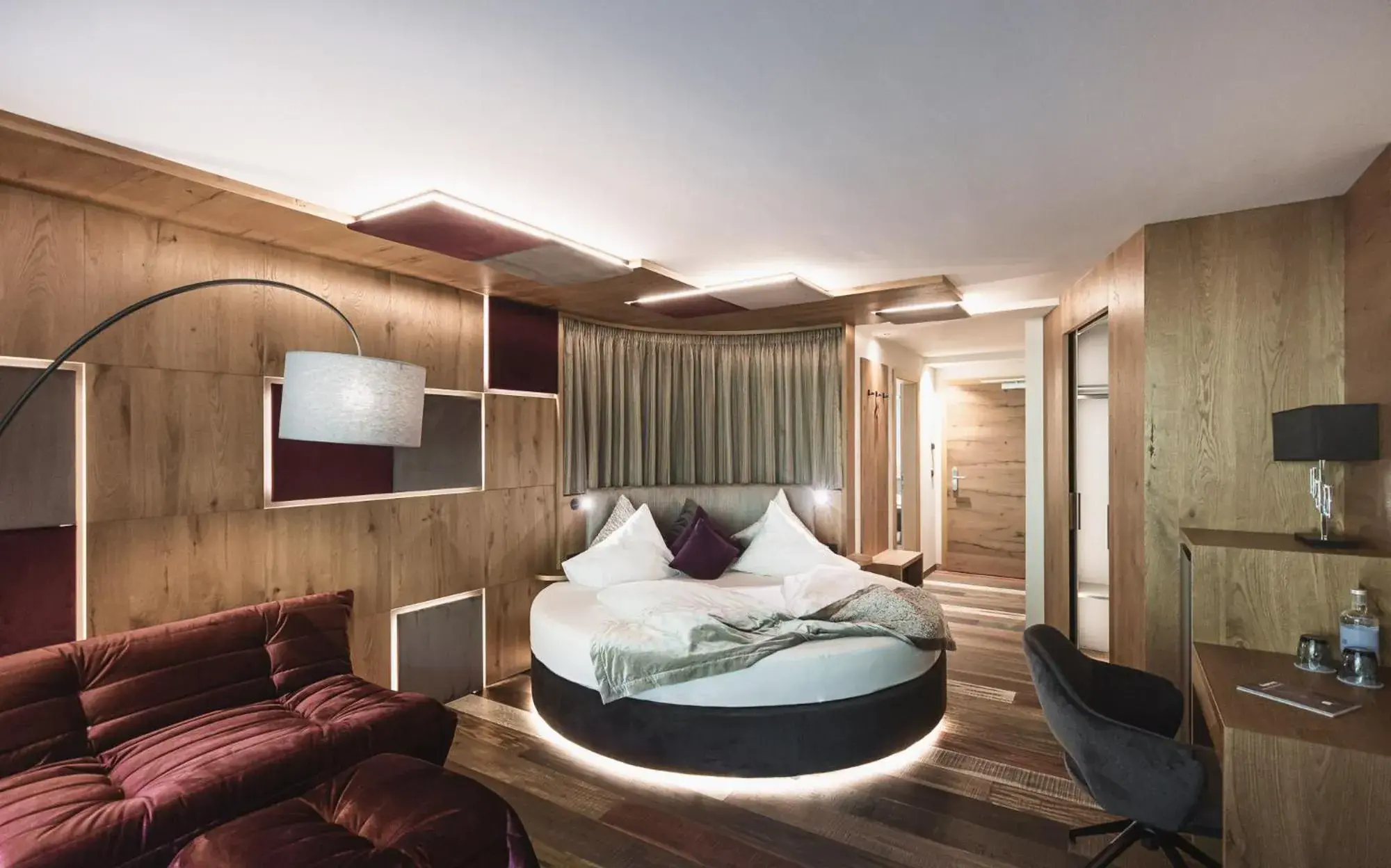 Living room, Bed in Terentnerhof 4*S active & lifestyle hotel Living room, Bed in Terentnerhof 4*S active & lifestyle hotel