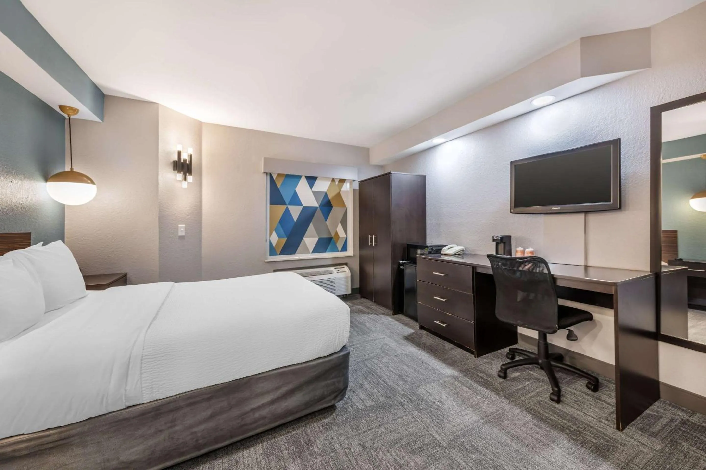 Bedroom, Bed in Sleep Inn Miami Airport