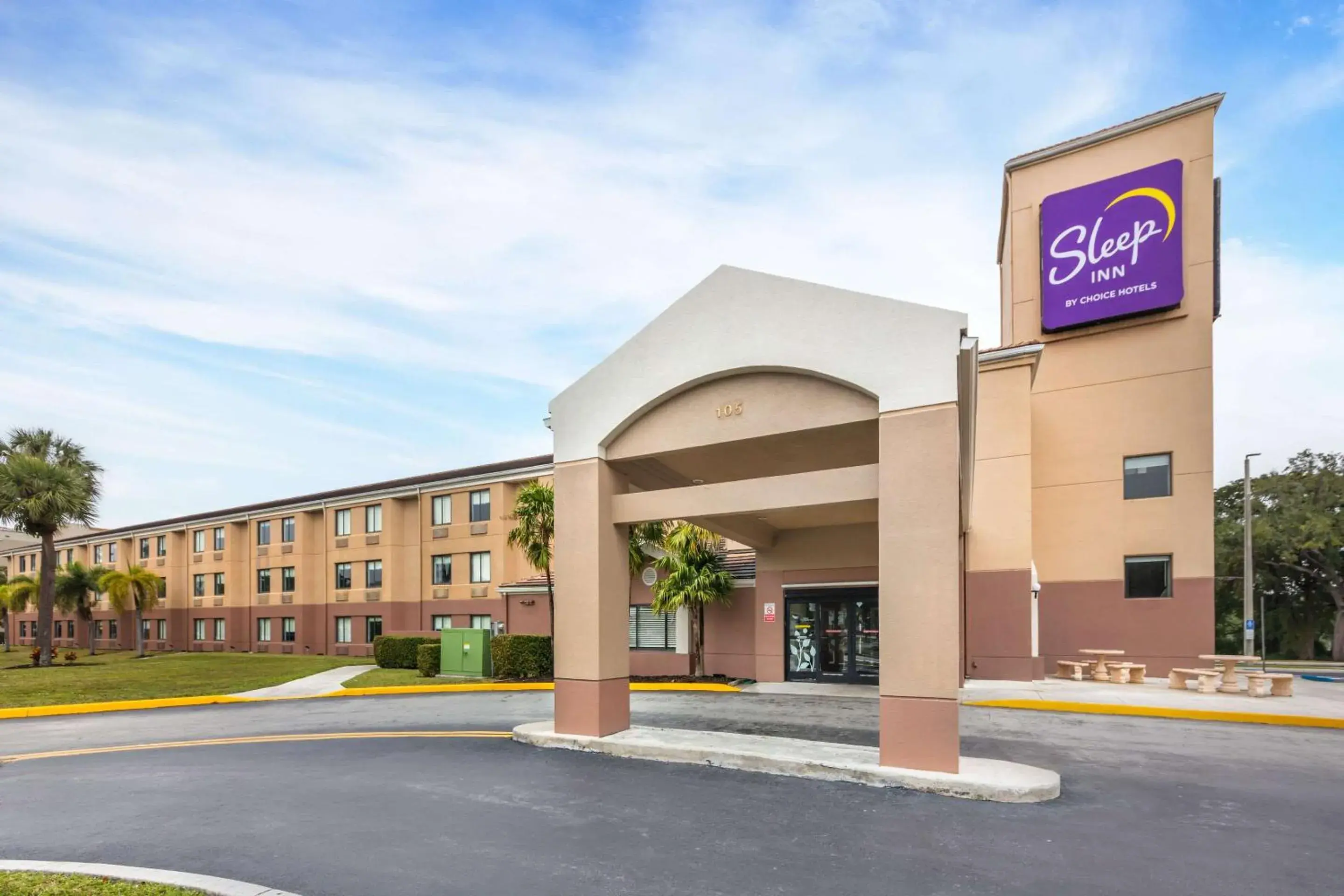 Property building in Sleep Inn Miami Airport Property building in Sleep Inn Miami Airport