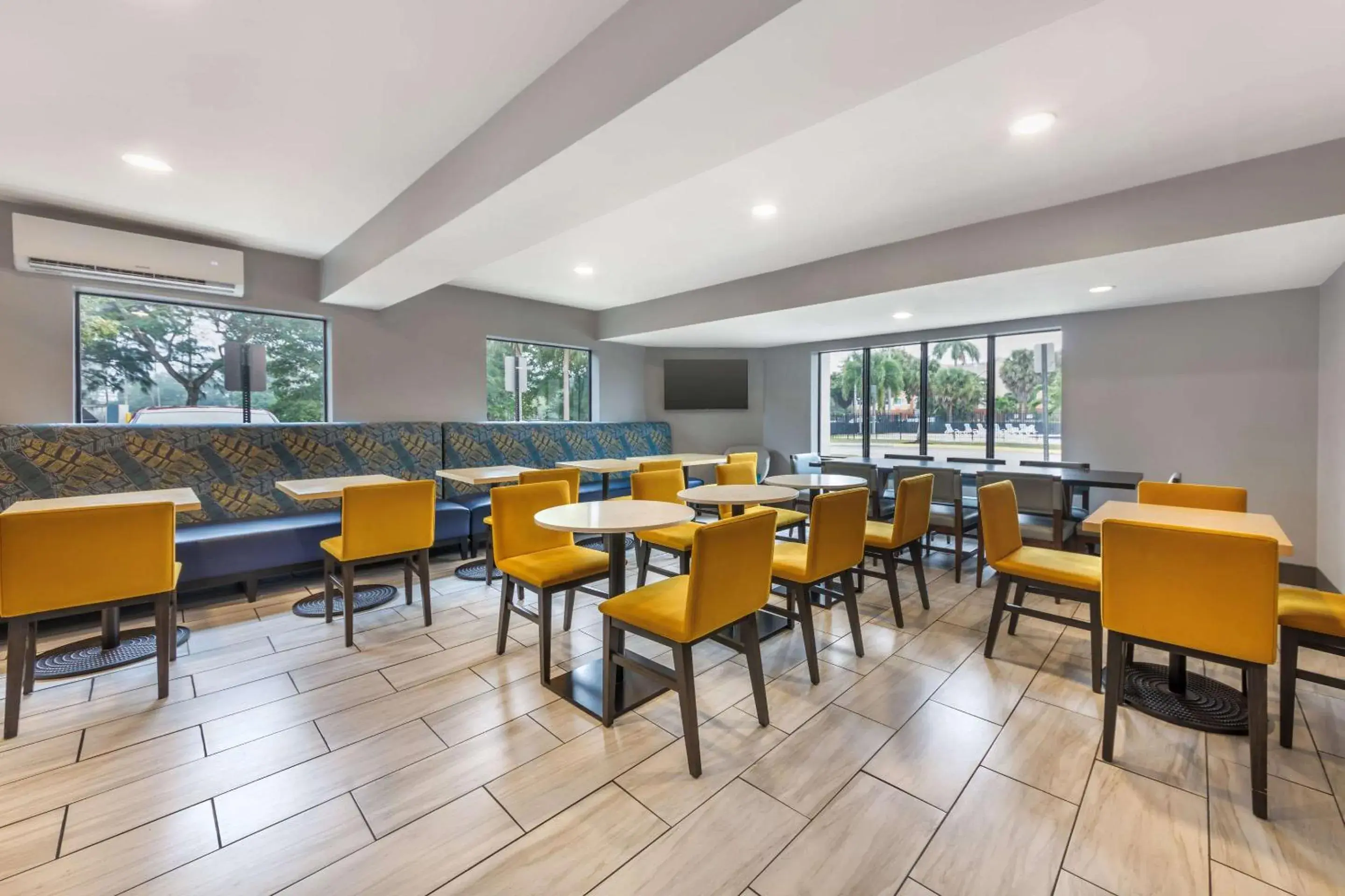 Breakfast in Sleep Inn Miami Airport Breakfast in Sleep Inn Miami Airport