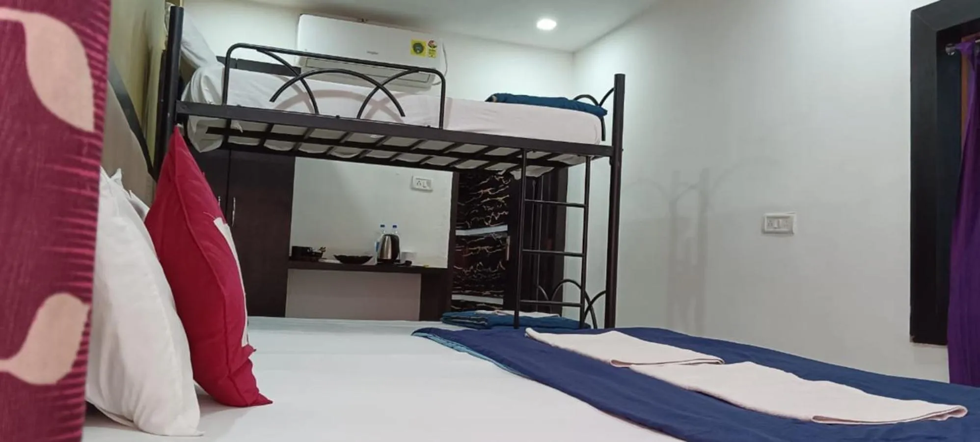 Bedroom, Bed in Joey's Hostel Agra - 200m from Taj Mahal