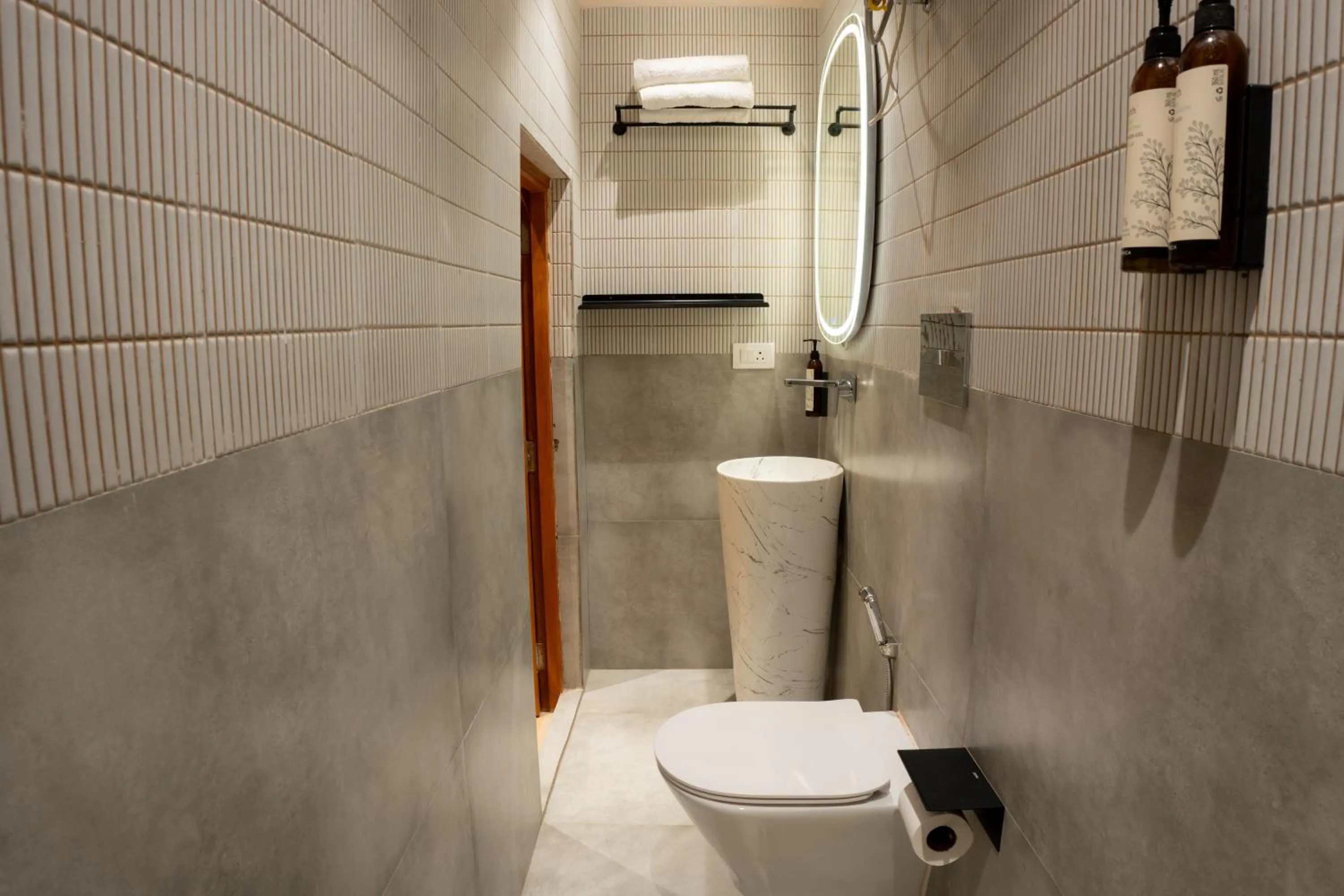 Bathroom in Joey's Hostel Agra - 200m from Taj Mahal