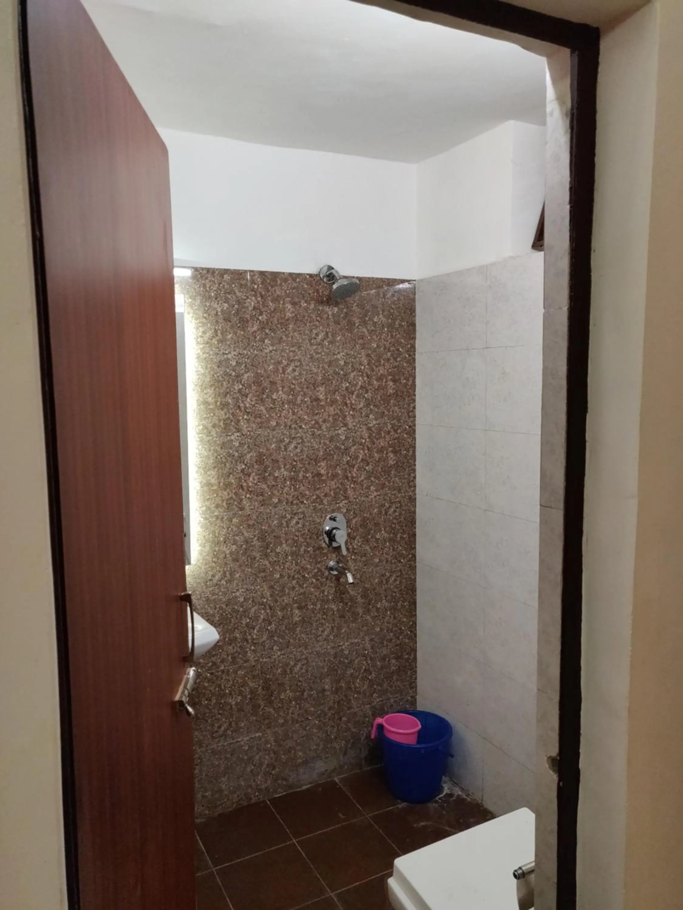Bathroom in Joey's Hostel Agra - 200m from Taj Mahal