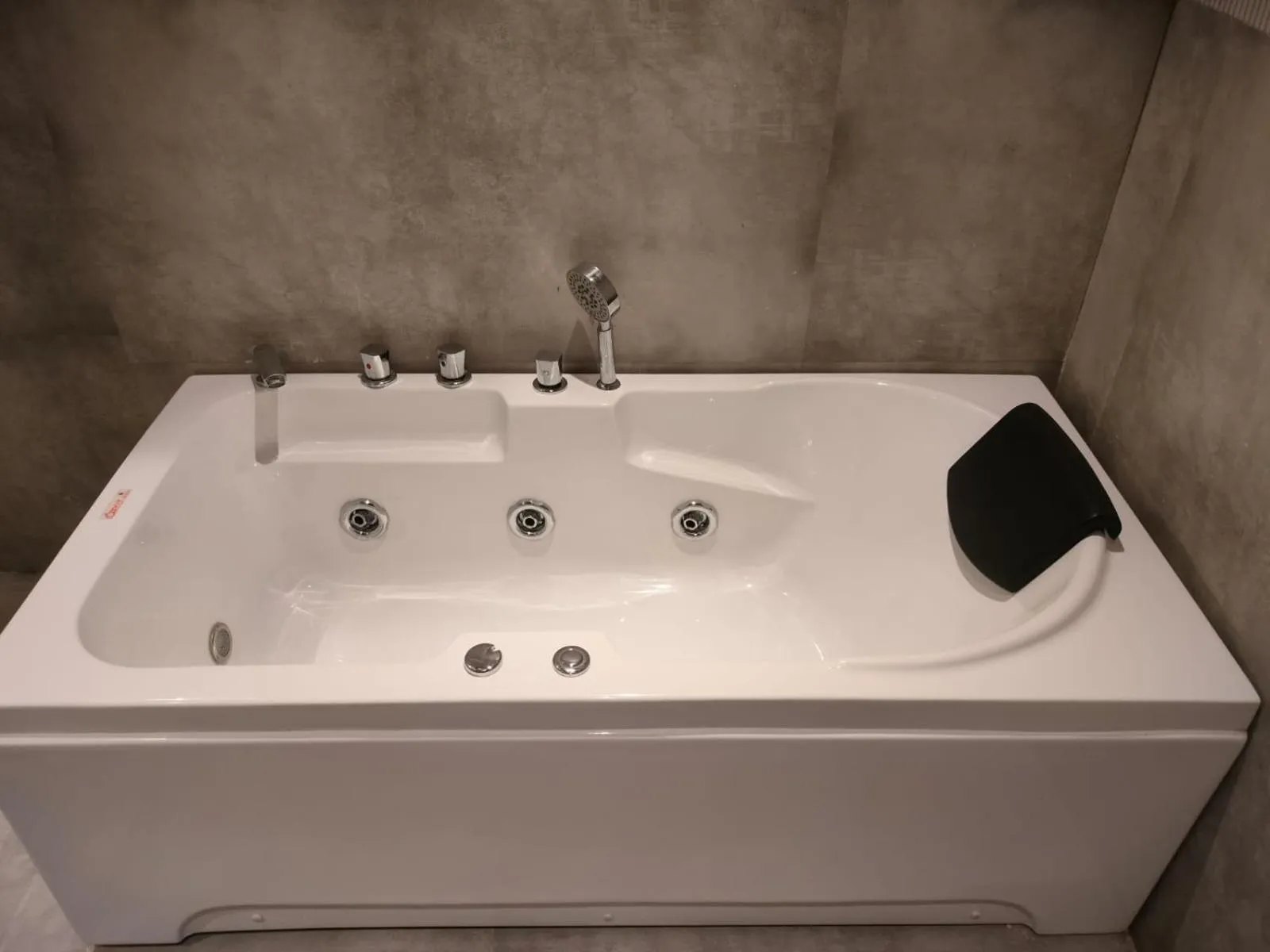 Bathroom in Joey's Hostel Agra - 200m from Taj Mahal