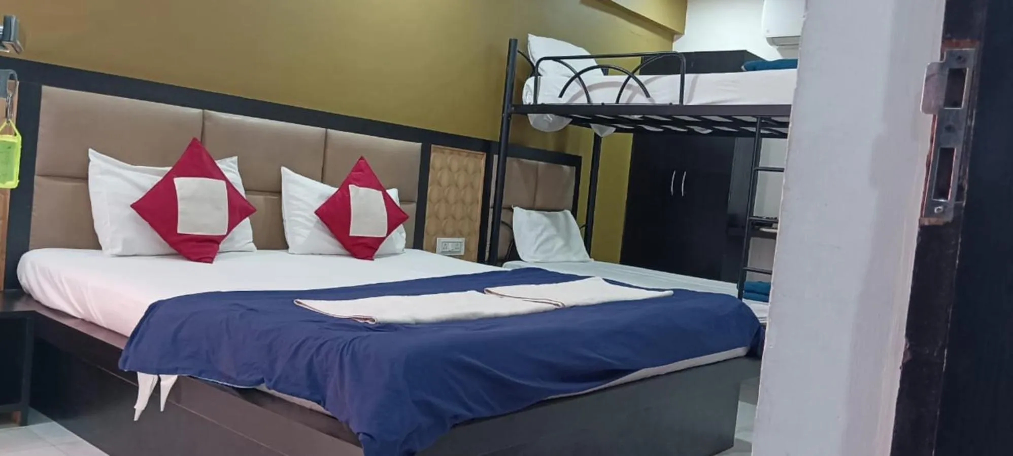 Bedroom, Bed in Joey's Hostel Agra - 200m from Taj Mahal
