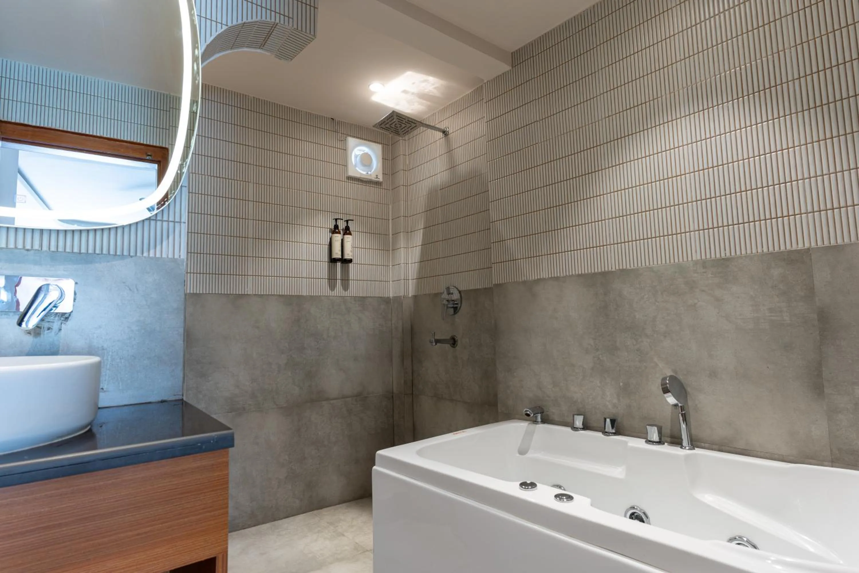 Bathroom in Joey's Hostel Agra - 200m from Taj Mahal