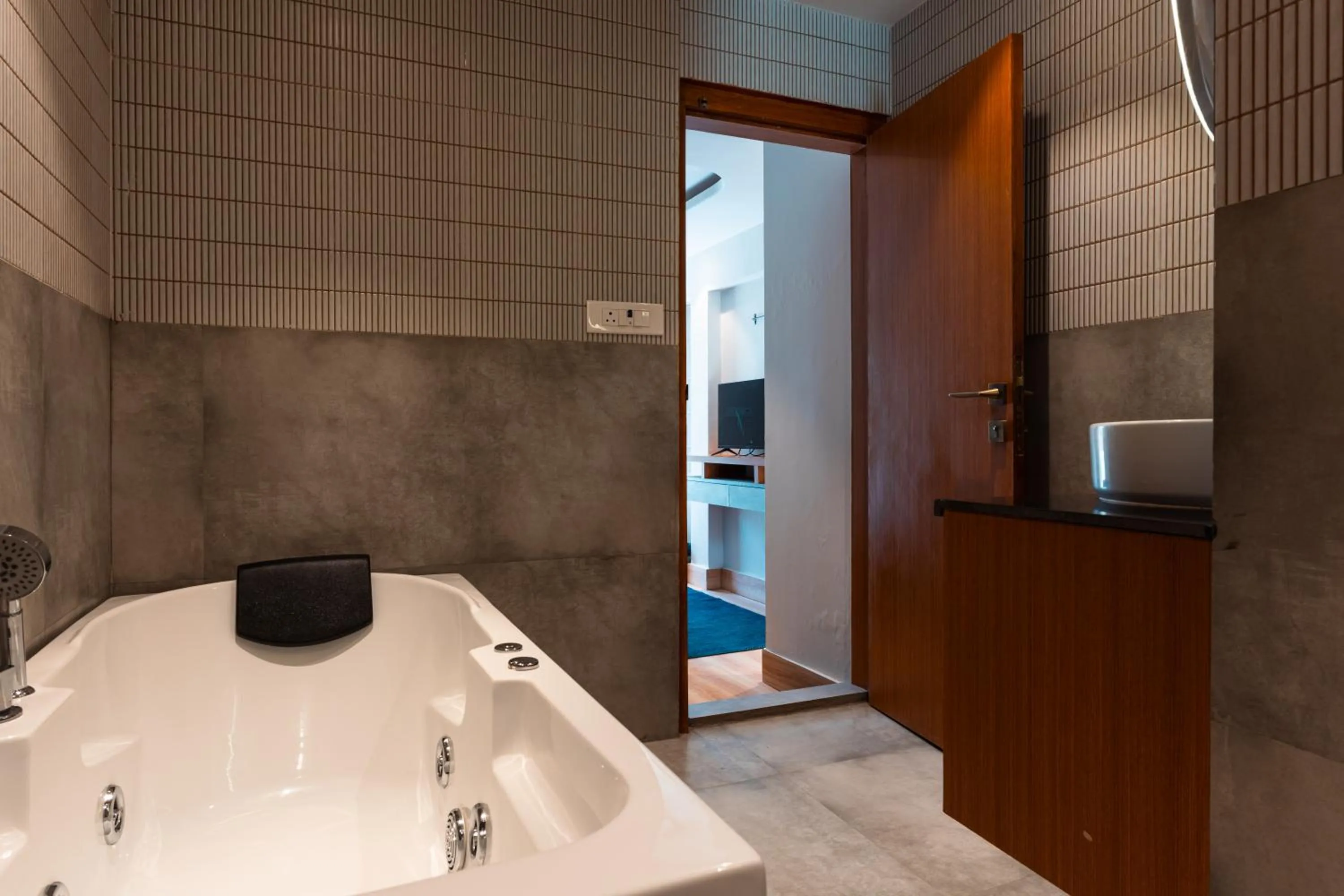 Bathroom in Joey's Hostel Agra - 200m from Taj Mahal