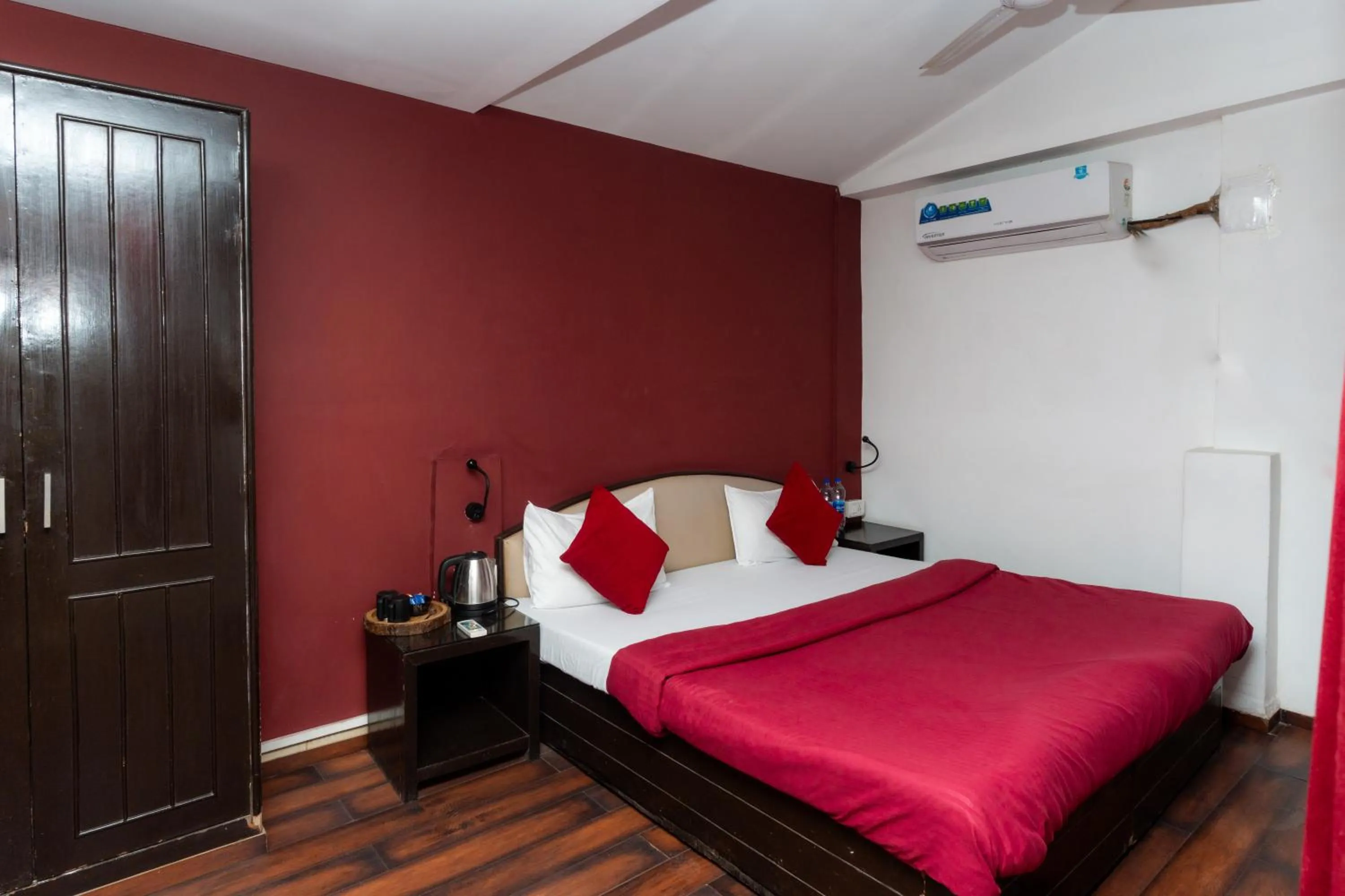 Bedroom, Bed in Joey's Hostel Agra - 200m from Taj Mahal