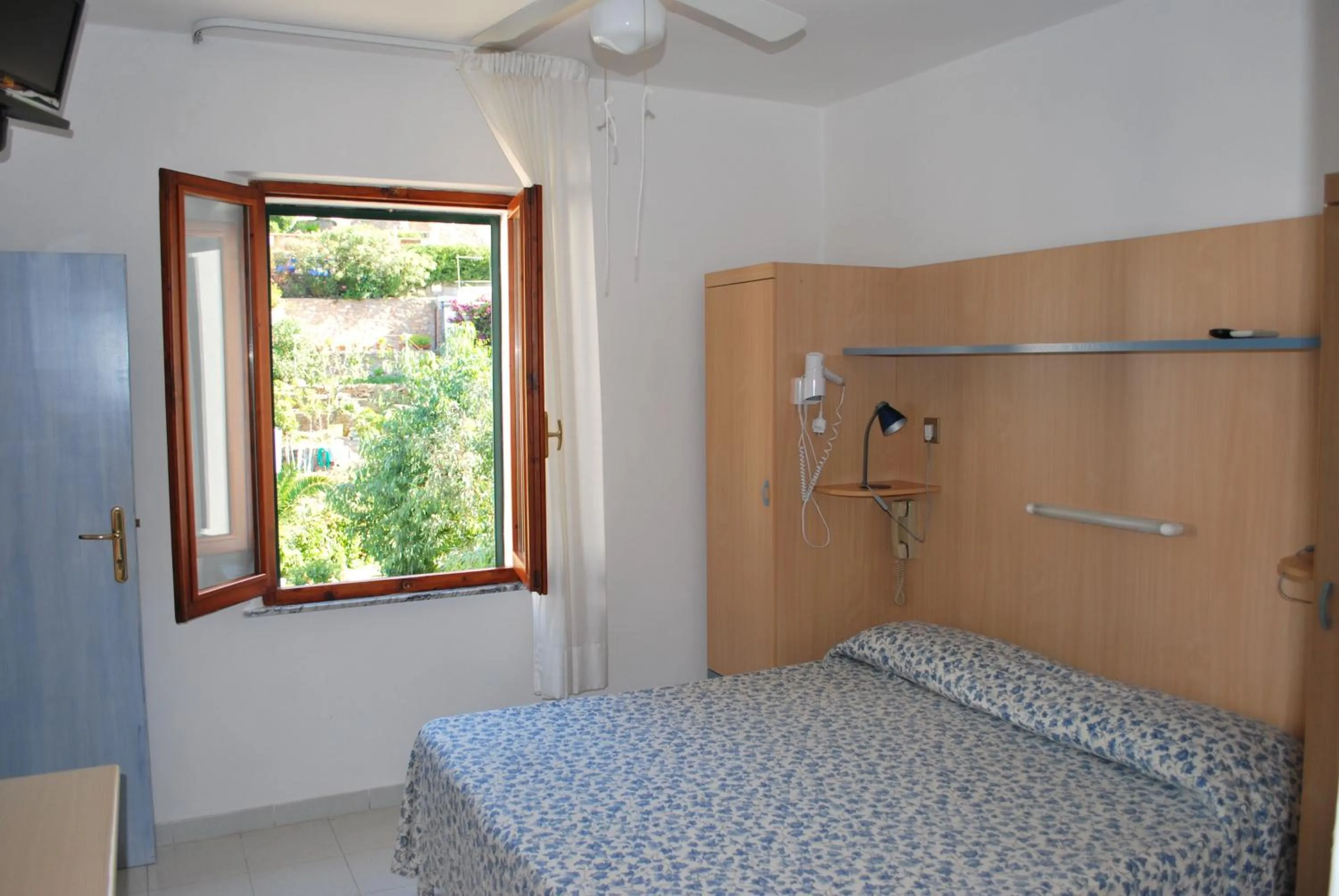 Photo of the whole room, Bed in Hotel Giardino delle Palme