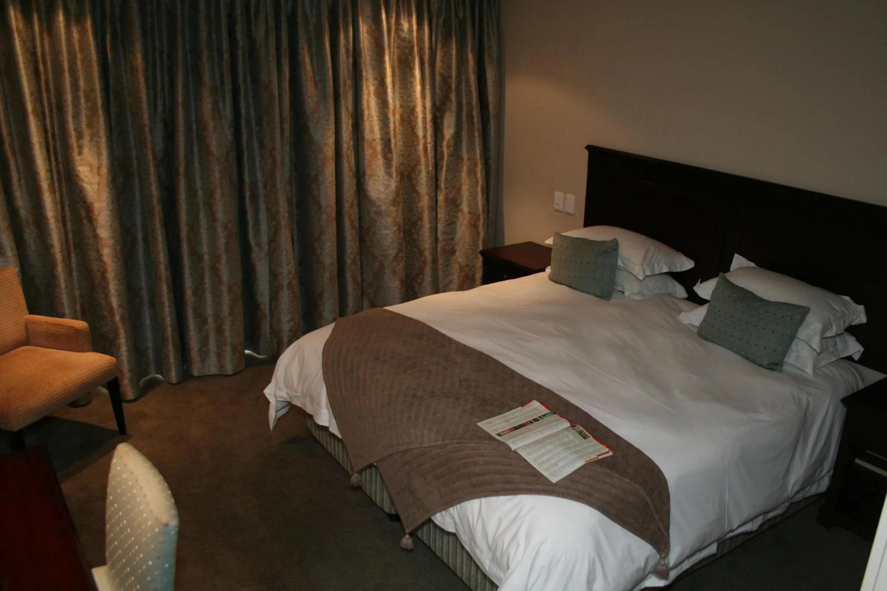 Deluxe Double Room with Balcony - single occupancy in Queens Casino and Hotel