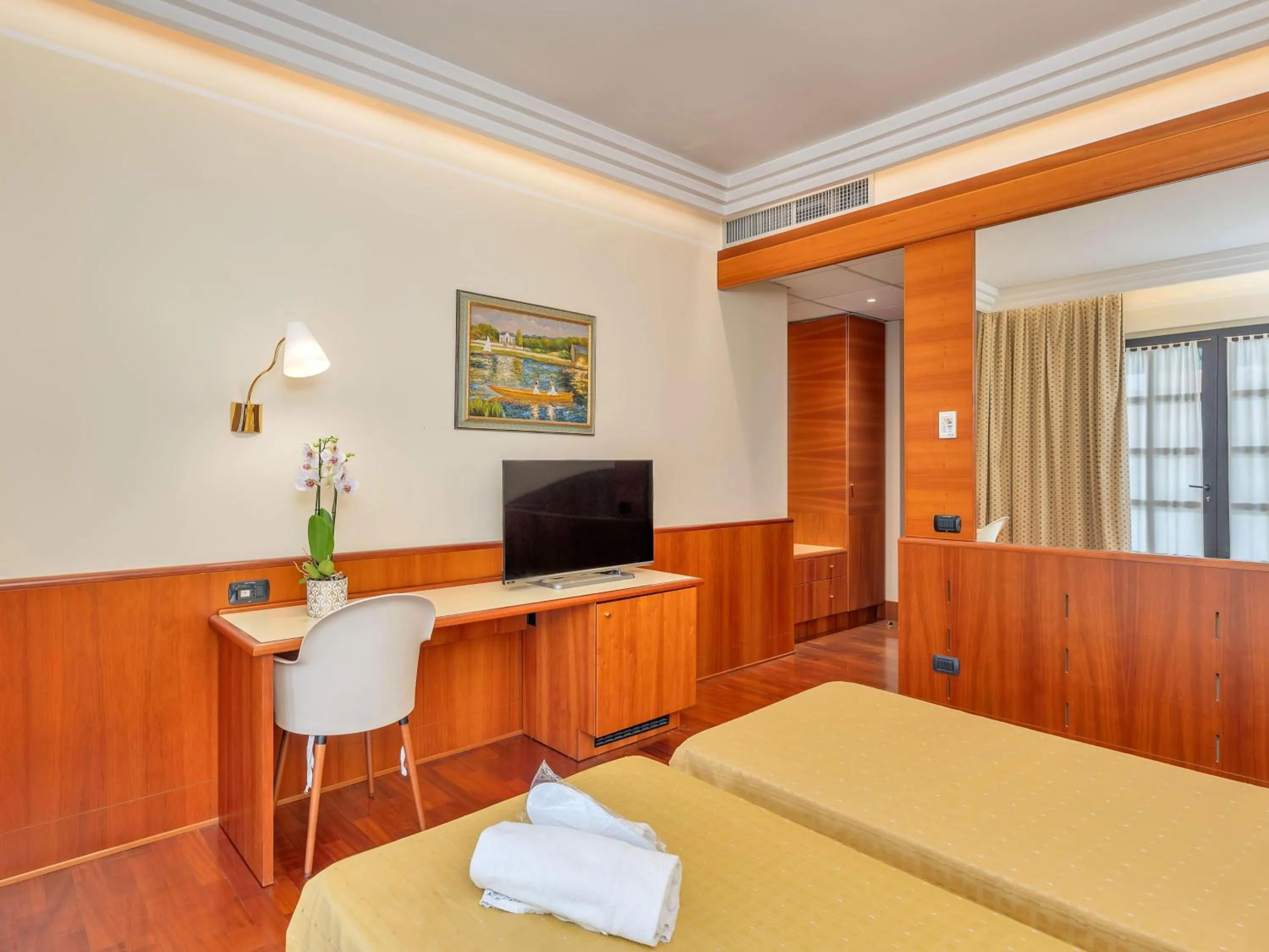 Photo of the whole room, Bed in B&B HOTELS Hotel Prestige Ornago