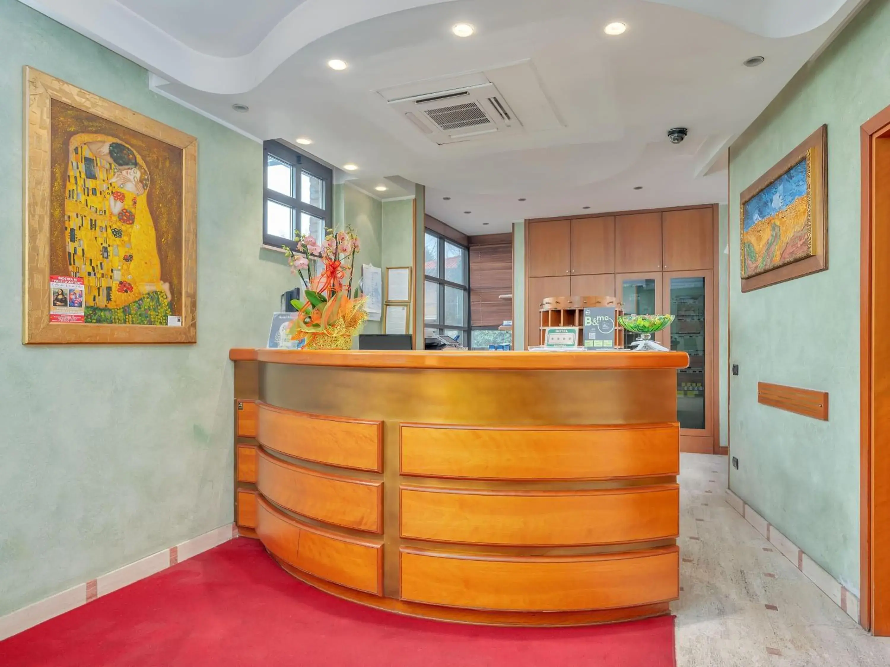 Lobby or reception in B&B HOTELS Hotel Prestige Ornago Lobby or reception in B&B HOTELS Hotel Prestige Ornago