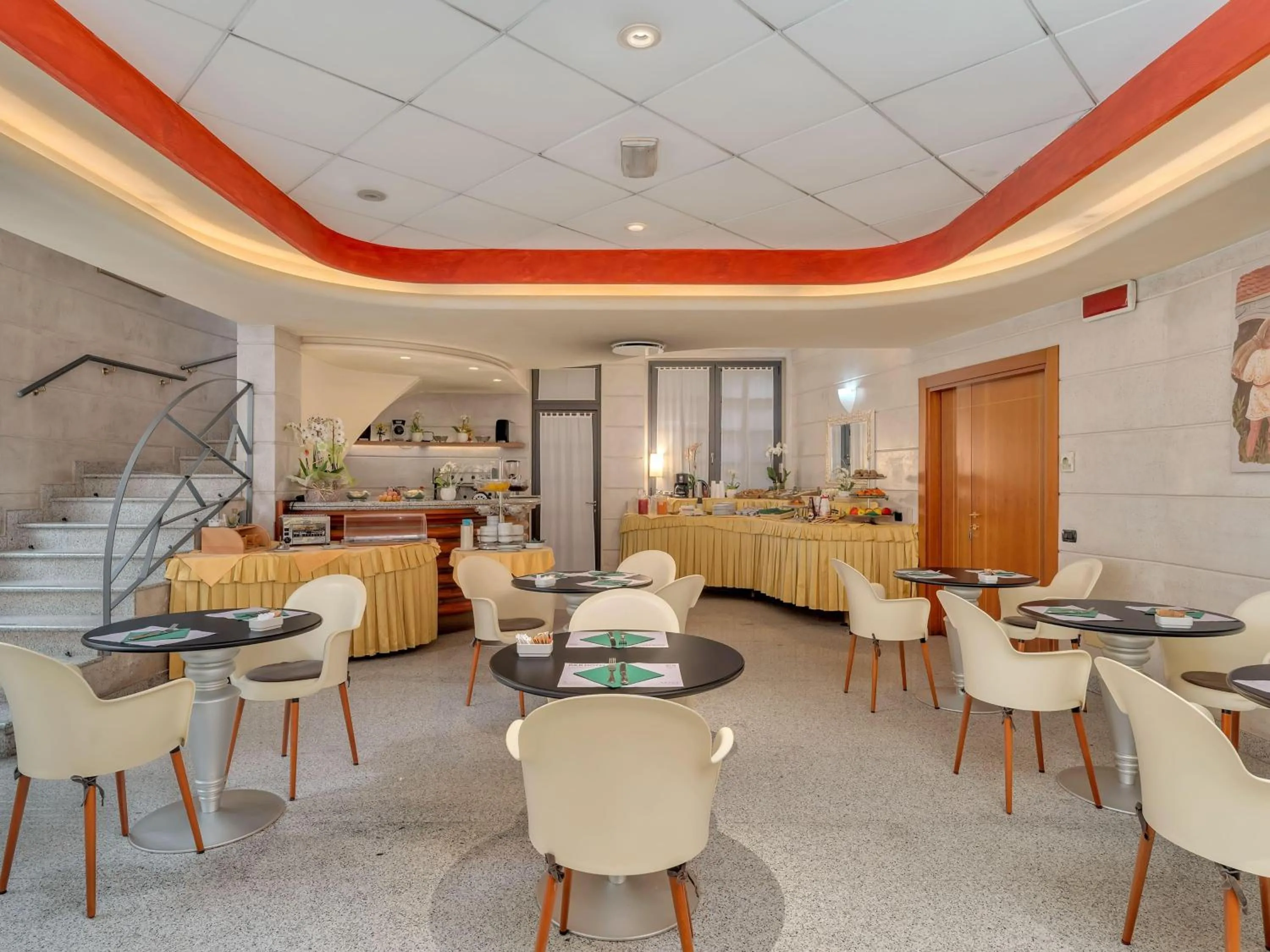 Restaurant/places to eat in B&B HOTELS Hotel Prestige Ornago